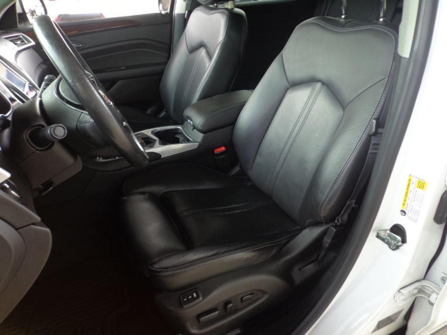 2015 WHITE CADILLAC SRX LUXURY COLLECTION (3GYFNEE38FS) with an 3.6L engine, Automatic transmission, located at 6610 L St., Omaha, NE, 68117, (402) 731-7800, 41.212872, -96.014702 - THIS VEHICLE HAS A CLEAN TITLE WITH A FREE CARFAX PROVIDED! 2-OWNER, CLEAN CARFAX, LOW MILEAGE, LOADED WITH OPTIONS AND NEWER TIRES! *****We have found that most customers do the majority of their shopping online before visiting a dealership. For this reason we feel it necessary to have a comp - Photo#14