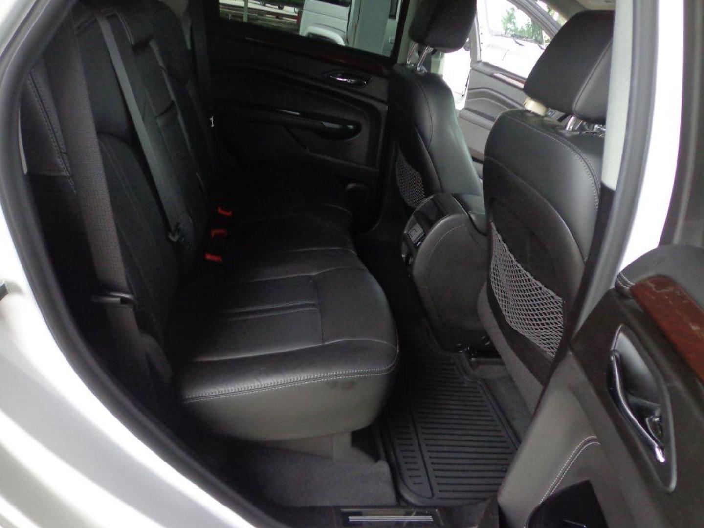 2015 WHITE CADILLAC SRX LUXURY COLLECTION (3GYFNEE38FS) with an 3.6L engine, Automatic transmission, located at 6610 L St., Omaha, NE, 68117, (402) 731-7800, 41.212872, -96.014702 - THIS VEHICLE HAS A CLEAN TITLE WITH A FREE CARFAX PROVIDED! 2-OWNER, CLEAN CARFAX, LOW MILEAGE, LOADED WITH OPTIONS AND NEWER TIRES! *****We have found that most customers do the majority of their shopping online before visiting a dealership. For this reason we feel it necessary to have a comp - Photo#18