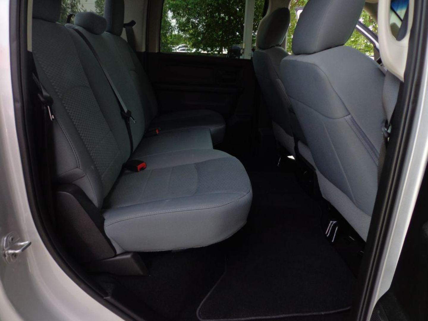 2018 SILVER RAM 2500 TRADESMAN (3C6UR5CL4JG) with an 6.7L engine, Automatic transmission, located at 6610 L St., Omaha, NE, 68117, (402) 731-7800, 41.212872, -96.014702 - THIS VEHICLE HAS A CLEAN TITLE WITH A FREE CARFAX PROVIDED! SHARP 1-OWNER, CLEAN CARFAX, LOW MILEAGE, RUST-FREE READY TO GO! *****We have found that most customers do the majority of their shopping online before visiting a dealership. For this reason we feel it necessary to have a competitive - Photo#17