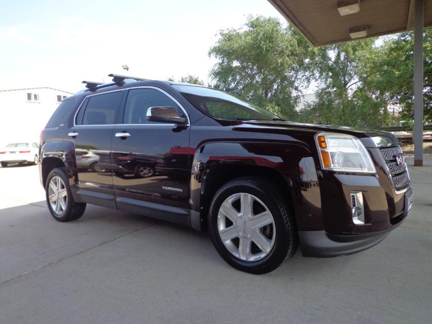 2011 MAROON GMC TERRAIN SLT (2CTFLXEC3B6) with an 2.4L engine, Automatic transmission, located at 6610 L St., Omaha, NE, 68117, (402) 731-7800, 41.212872, -96.014702 - THIS VEHICLE HAS A CLEAN TITLE WITH A FREE CARFAX PROVIDED! 1-OWNER, CLEAN CARFAX, LOW MILEAGE, HEATED LEATHER, SUNROOF AND PREMIUM AUDIO. *****We have found that most customers do the majority of their shopping online before visiting a dealership. For this reason we feel it necessary to have a - Photo#2