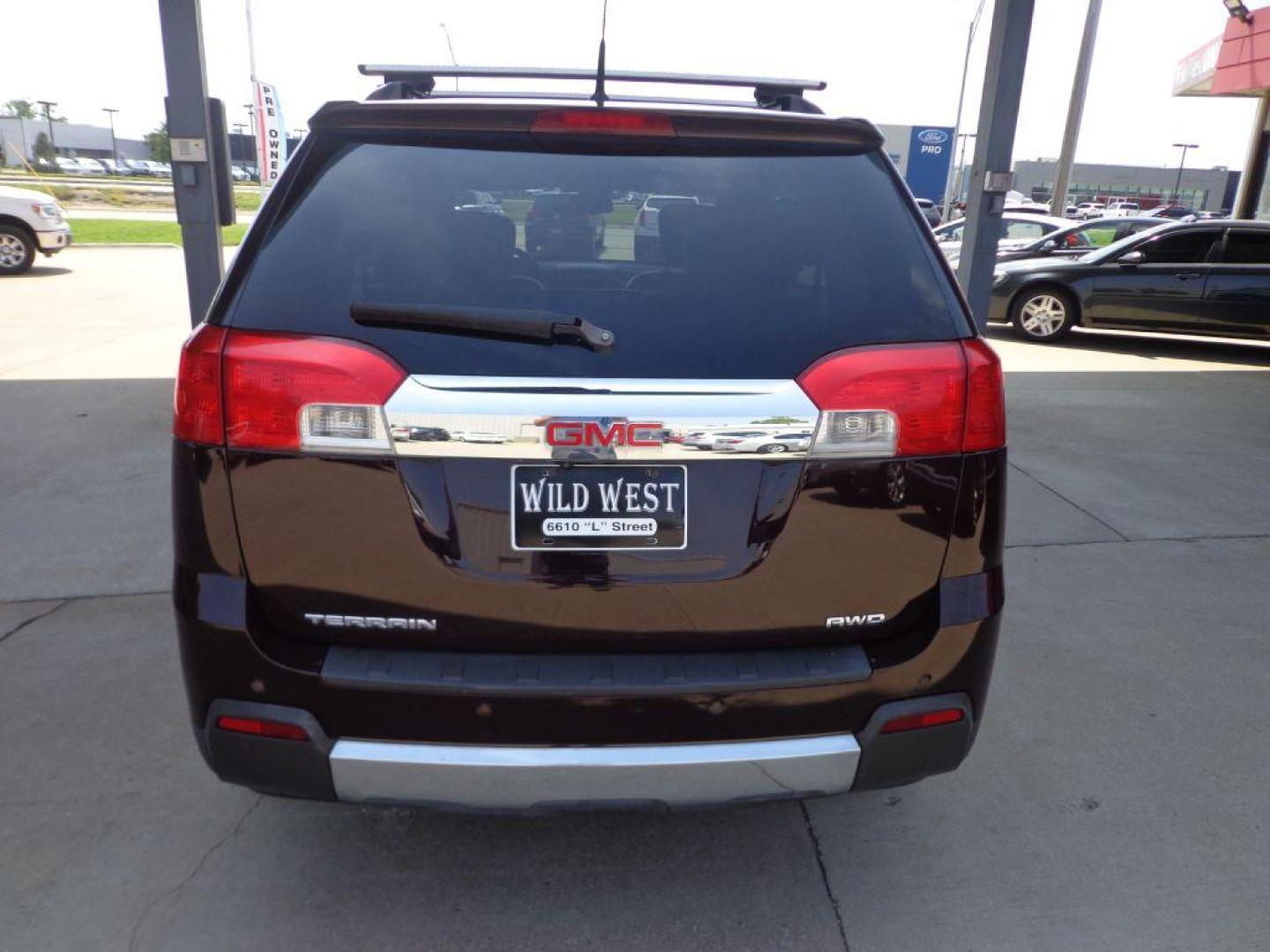 2011 MAROON GMC TERRAIN SLT (2CTFLXEC3B6) with an 2.4L engine, Automatic transmission, located at 6610 L St., Omaha, NE, 68117, (402) 731-7800, 41.212872, -96.014702 - THIS VEHICLE HAS A CLEAN TITLE WITH A FREE CARFAX PROVIDED! 1-OWNER, CLEAN CARFAX, LOW MILEAGE, HEATED LEATHER, SUNROOF AND PREMIUM AUDIO. *****We have found that most customers do the majority of their shopping online before visiting a dealership. For this reason we feel it necessary to have a - Photo#4