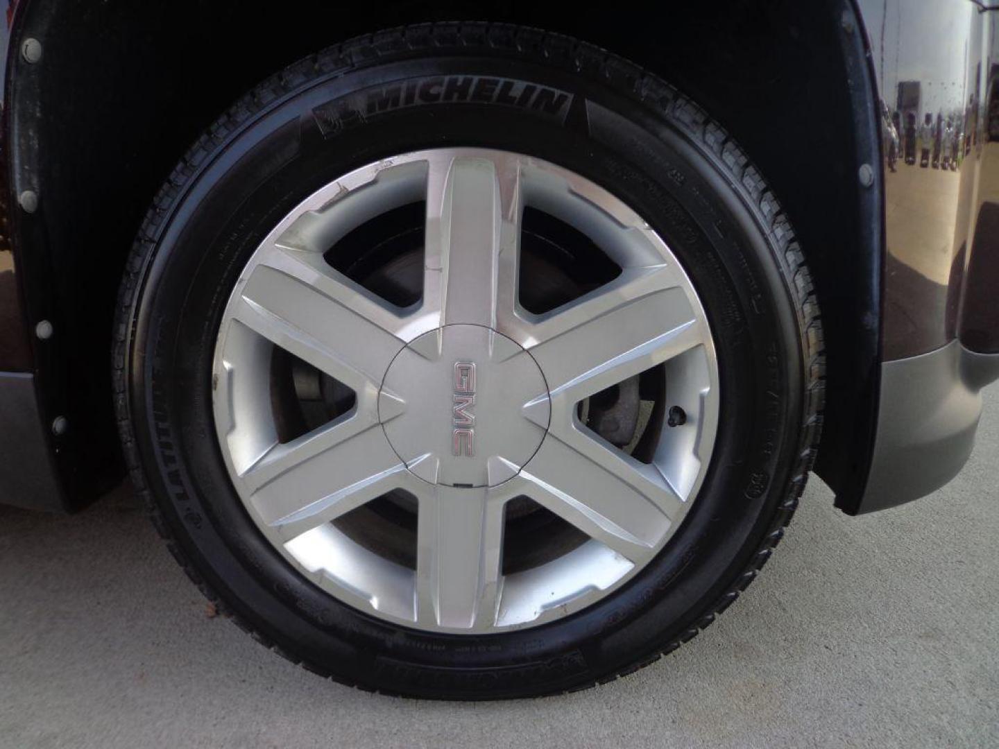 2011 MAROON GMC TERRAIN SLT (2CTFLXEC3B6) with an 2.4L engine, Automatic transmission, located at 6610 L St., Omaha, NE, 68117, (402) 731-7800, 41.212872, -96.014702 - THIS VEHICLE HAS A CLEAN TITLE WITH A FREE CARFAX PROVIDED! 1-OWNER, CLEAN CARFAX, LOW MILEAGE, HEATED LEATHER, SUNROOF AND PREMIUM AUDIO. *****We have found that most customers do the majority of their shopping online before visiting a dealership. For this reason we feel it necessary to have a - Photo#8