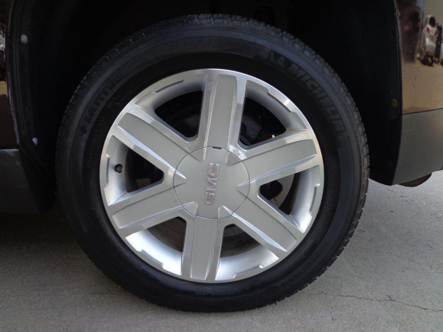 2011 MAROON GMC TERRAIN SLT (2CTFLXEC3B6) with an 2.4L engine, Automatic transmission, located at 6610 L St., Omaha, NE, 68117, (402) 731-7800, 41.212872, -96.014702 - THIS VEHICLE HAS A CLEAN TITLE WITH A FREE CARFAX PROVIDED! 1-OWNER, CLEAN CARFAX, LOW MILEAGE, HEATED LEATHER, SUNROOF AND PREMIUM AUDIO. *****We have found that most customers do the majority of their shopping online before visiting a dealership. For this reason we feel it necessary to have a - Photo#10