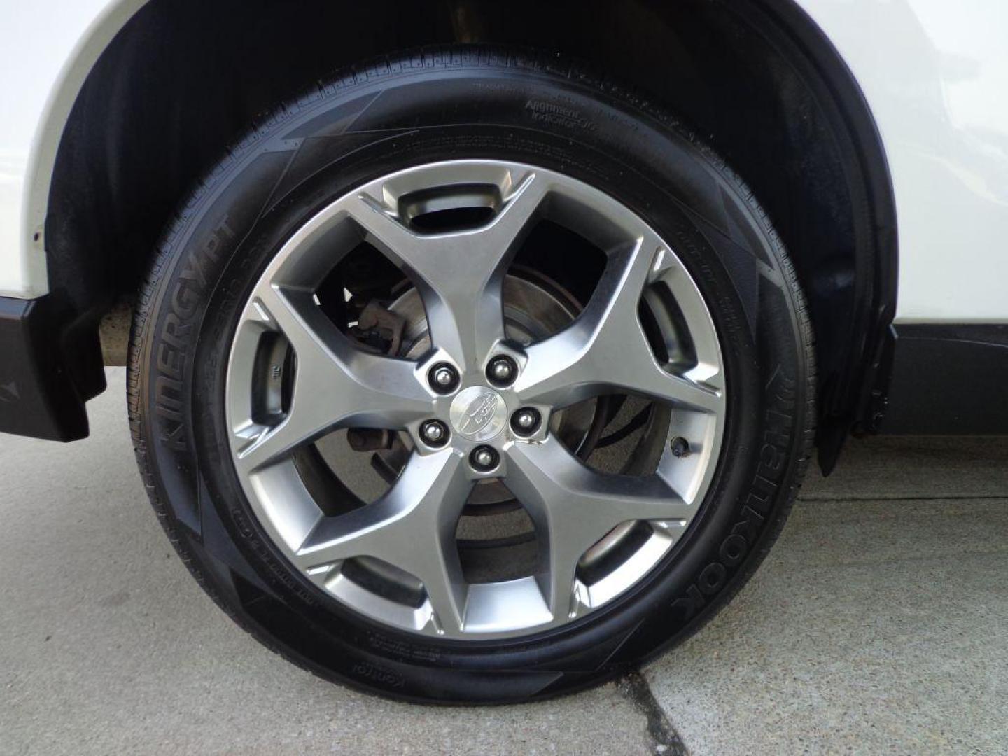 2016 WHITE SUBARU FORESTER 2.5I TOURING (JF2SJAXCXGH) with an 2.5L engine, Continuously Variable transmission, located at 6610 L St., Omaha, NE, 68117, (402) 731-7800, 41.212872, -96.014702 - Photo#9