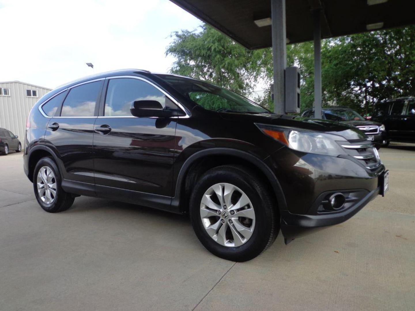 2013 BLACK HONDA CR-V EXL (5J6RM4H74DL) with an 2.4L engine, Automatic transmission, located at 6610 L St., Omaha, NE, 68117, (402) 731-7800, 41.212872, -96.014702 - THIS VEHICLE HAS A CLEAN TITLE WITH A FREE CARFAX PROVIDED! 2-OWNER, CLEAN CARFRAX, LOW MILEAGE WITH NEWER TIRES! *****We have found that most customers do the majority of their shopping online before visiting a dealership. For this reason we feel it necessary to have a competitive price on ou - Photo#2