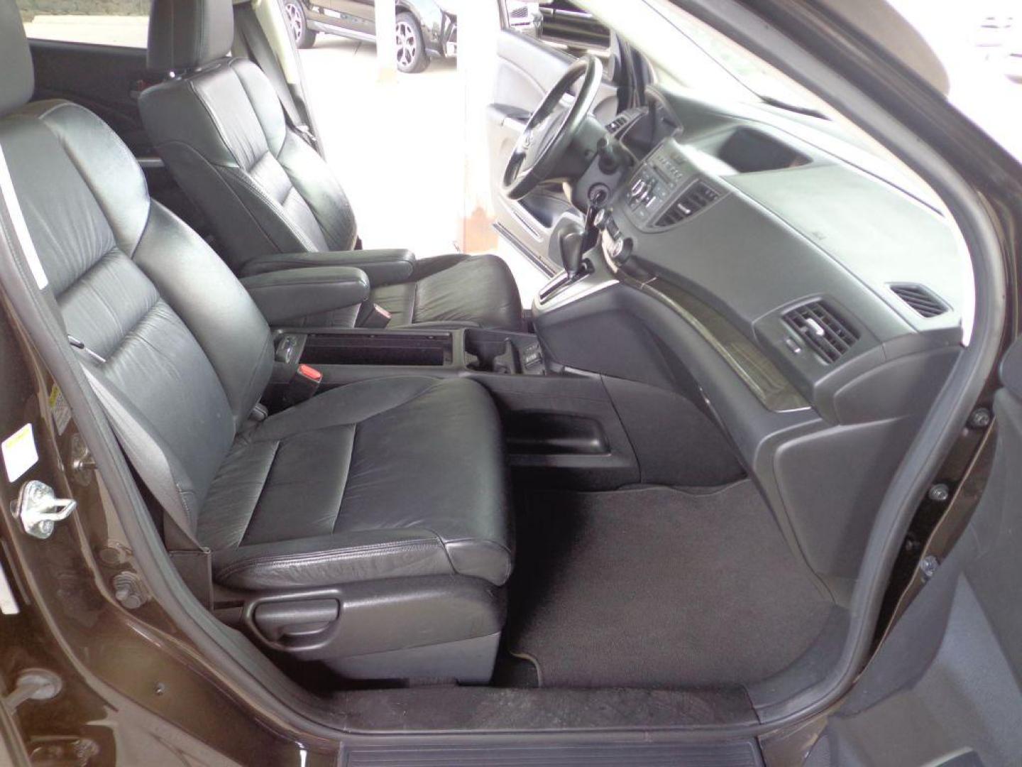 2013 BLACK HONDA CR-V EXL (5J6RM4H74DL) with an 2.4L engine, Automatic transmission, located at 6610 L St., Omaha, NE, 68117, (402) 731-7800, 41.212872, -96.014702 - THIS VEHICLE HAS A CLEAN TITLE WITH A FREE CARFAX PROVIDED! 2-OWNER, CLEAN CARFRAX, LOW MILEAGE WITH NEWER TIRES! *****We have found that most customers do the majority of their shopping online before visiting a dealership. For this reason we feel it necessary to have a competitive price on ou - Photo#16