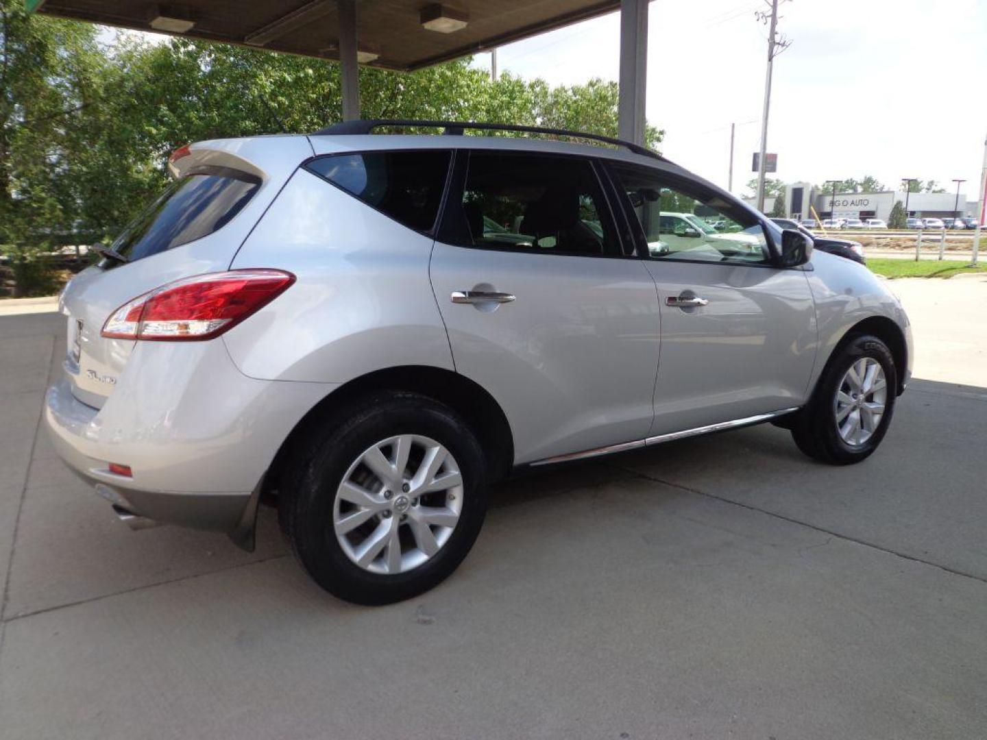 2014 SILVER NISSAN MURANO SL (JN8AZ1MW2EW) with an 3.5L engine, Continuously Variable transmission, located at 6610 L St., Omaha, NE, 68117, (402) 731-7800, 41.212872, -96.014702 - THIS VEHICLE HAS A CLEAN TITLE WITH A FREE CARFAX PROVIDED! 1-OWNER, CLEAN CARFAX, LOW MILEAGE, SUNROOF AND NEWER TIRES! *****We have found that most customers do the majority of their shopping online before visiting a dealership. For this reason we feel it necessary to have a competitive pric - Photo#3