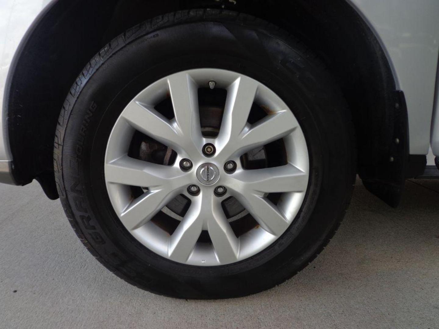 2014 SILVER NISSAN MURANO SL (JN8AZ1MW2EW) with an 3.5L engine, Continuously Variable transmission, located at 6610 L St., Omaha, NE, 68117, (402) 731-7800, 41.212872, -96.014702 - THIS VEHICLE HAS A CLEAN TITLE WITH A FREE CARFAX PROVIDED! 1-OWNER, CLEAN CARFAX, LOW MILEAGE, SUNROOF AND NEWER TIRES! *****We have found that most customers do the majority of their shopping online before visiting a dealership. For this reason we feel it necessary to have a competitive pric - Photo#7