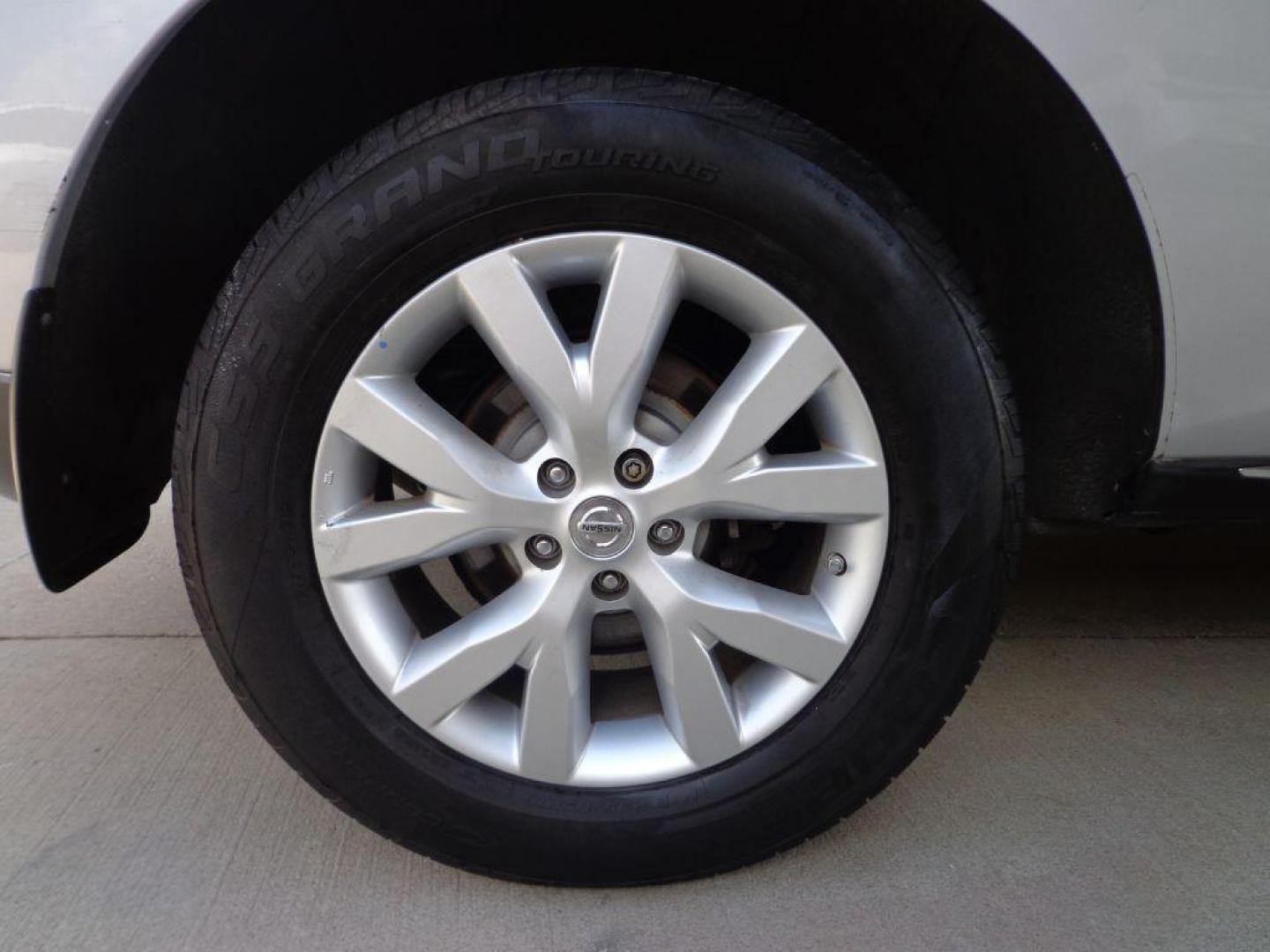 2014 SILVER NISSAN MURANO SL (JN8AZ1MW2EW) with an 3.5L engine, Continuously Variable transmission, located at 6610 L St., Omaha, NE, 68117, (402) 731-7800, 41.212872, -96.014702 - THIS VEHICLE HAS A CLEAN TITLE WITH A FREE CARFAX PROVIDED! 1-OWNER, CLEAN CARFAX, LOW MILEAGE, SUNROOF AND NEWER TIRES! *****We have found that most customers do the majority of their shopping online before visiting a dealership. For this reason we feel it necessary to have a competitive pric - Photo#9
