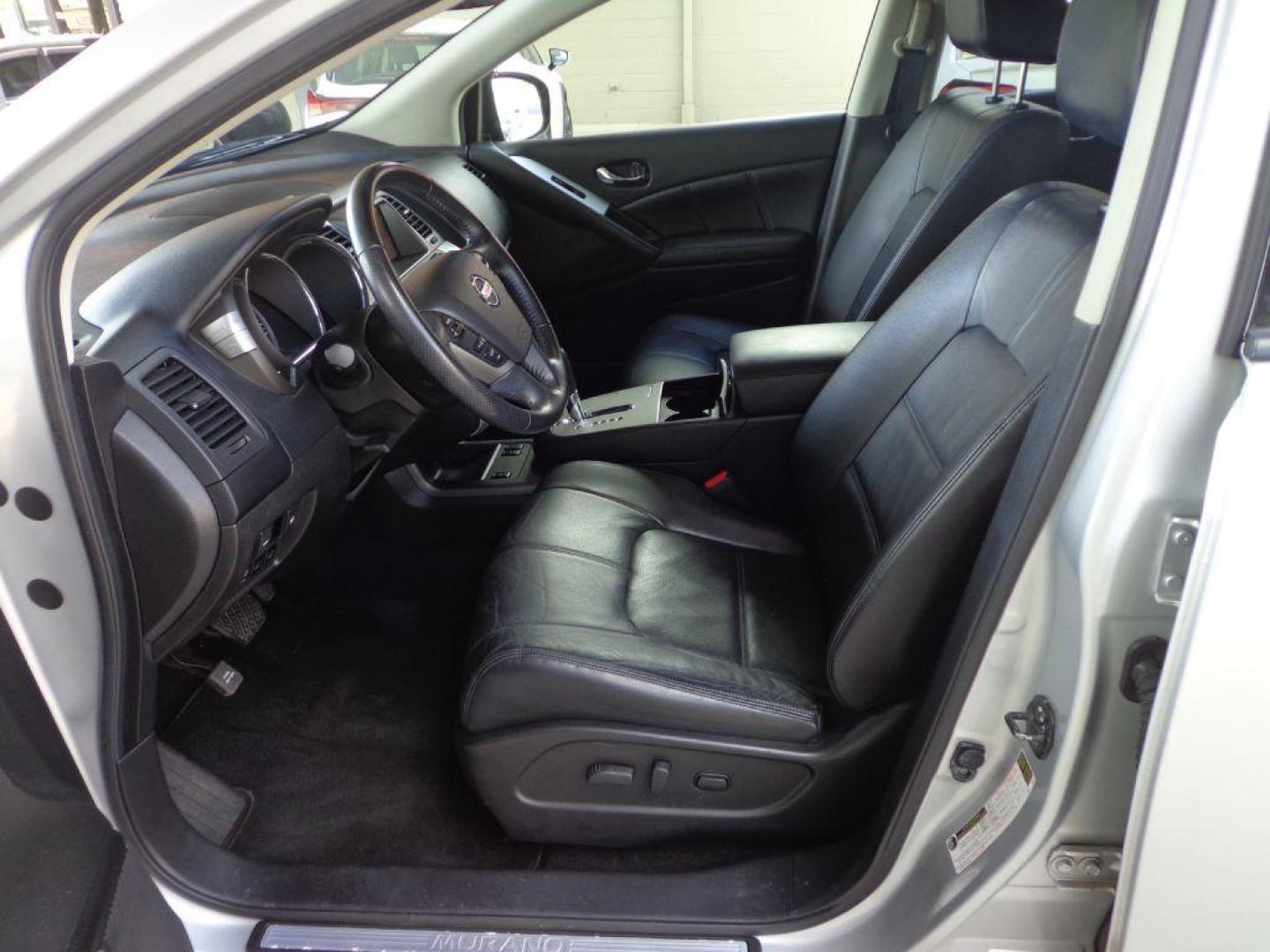 2014 SILVER NISSAN MURANO SL (JN8AZ1MW2EW) with an 3.5L engine, Continuously Variable transmission, located at 6610 L St., Omaha, NE, 68117, (402) 731-7800, 41.212872, -96.014702 - THIS VEHICLE HAS A CLEAN TITLE WITH A FREE CARFAX PROVIDED! 1-OWNER, CLEAN CARFAX, LOW MILEAGE, SUNROOF AND NEWER TIRES! *****We have found that most customers do the majority of their shopping online before visiting a dealership. For this reason we feel it necessary to have a competitive pric - Photo#12