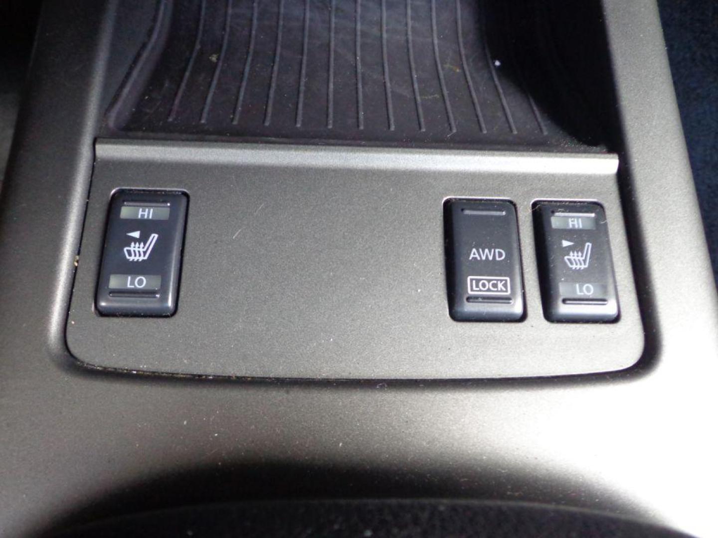 2014 SILVER NISSAN MURANO SL (JN8AZ1MW2EW) with an 3.5L engine, Continuously Variable transmission, located at 6610 L St., Omaha, NE, 68117, (402) 731-7800, 41.212872, -96.014702 - THIS VEHICLE HAS A CLEAN TITLE WITH A FREE CARFAX PROVIDED! 1-OWNER, CLEAN CARFAX, LOW MILEAGE, SUNROOF AND NEWER TIRES! *****We have found that most customers do the majority of their shopping online before visiting a dealership. For this reason we feel it necessary to have a competitive pric - Photo#22