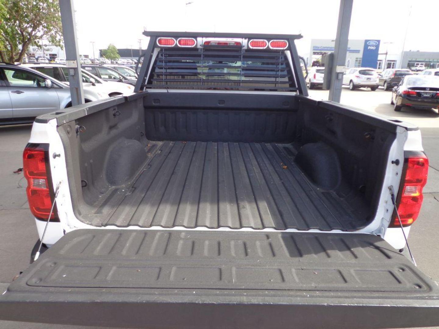 2015 WHITE CHEVROLET SILVERADO 2500 HEAVY DUTY LT (1GC1KVEGXFF) with an 6.0L engine, Automatic transmission, located at 6610 L St., Omaha, NE, 68117, (402) 731-7800, 41.212872, -96.014702 - THIS VEHICLE HAS A CLEAN TITLE WITH A FREE CARFAX PROVIDED! 1-OWNER, CLEAN CARFAX, LOW MILEAGE WITH NEW TIRES! *****We have found that most customers do the majority of their shopping online before visiting a dealership. For this reason we feel it necessary to have a competitive price on our use - Photo#5