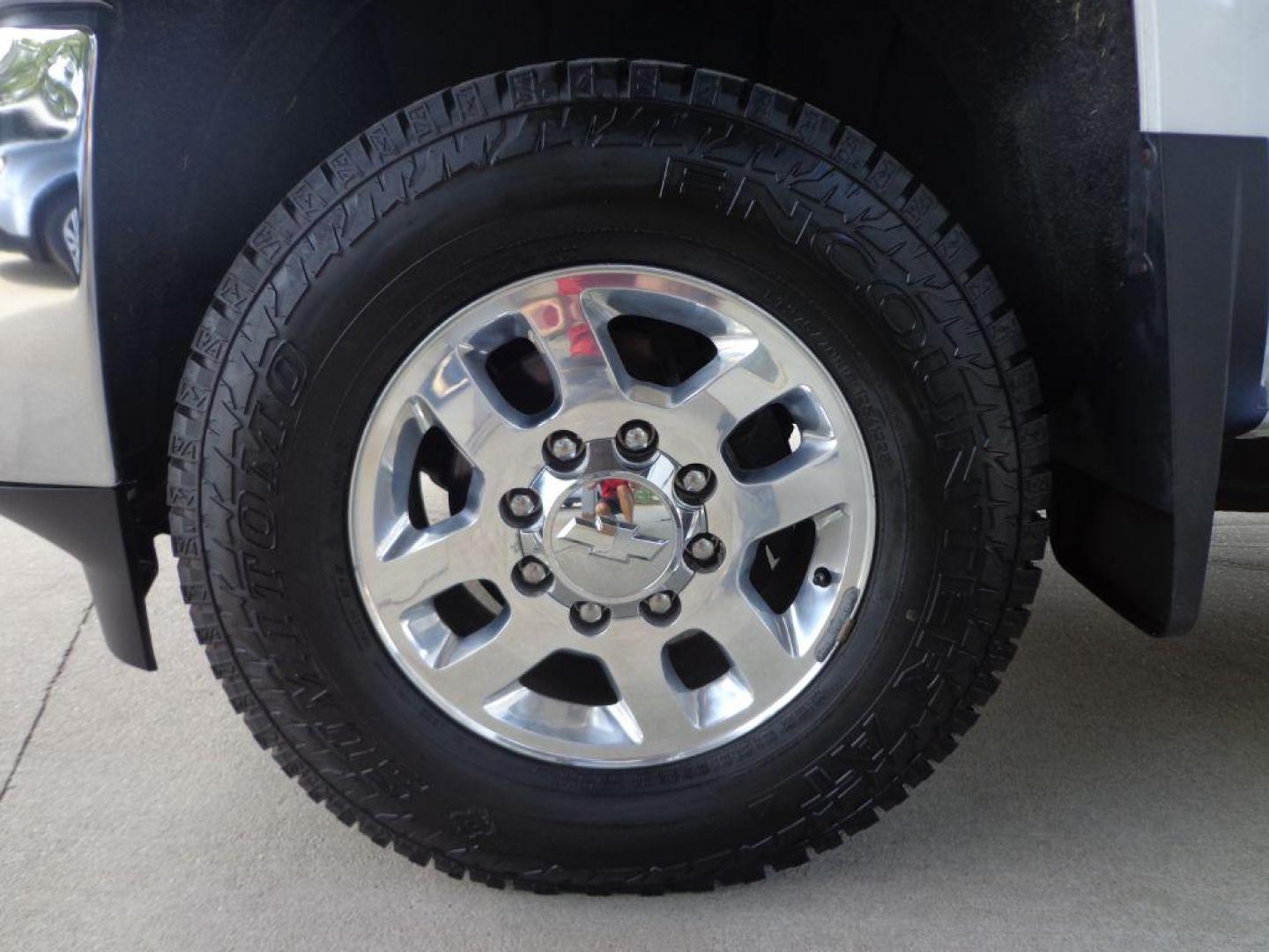 2015 WHITE CHEVROLET SILVERADO 2500 HEAVY DUTY LT (1GC1KVEGXFF) with an 6.0L engine, Automatic transmission, located at 6610 L St., Omaha, NE, 68117, (402) 731-7800, 41.212872, -96.014702 - THIS VEHICLE HAS A CLEAN TITLE WITH A FREE CARFAX PROVIDED! 1-OWNER, CLEAN CARFAX, LOW MILEAGE WITH NEW TIRES! *****We have found that most customers do the majority of their shopping online before visiting a dealership. For this reason we feel it necessary to have a competitive price on our use - Photo#8