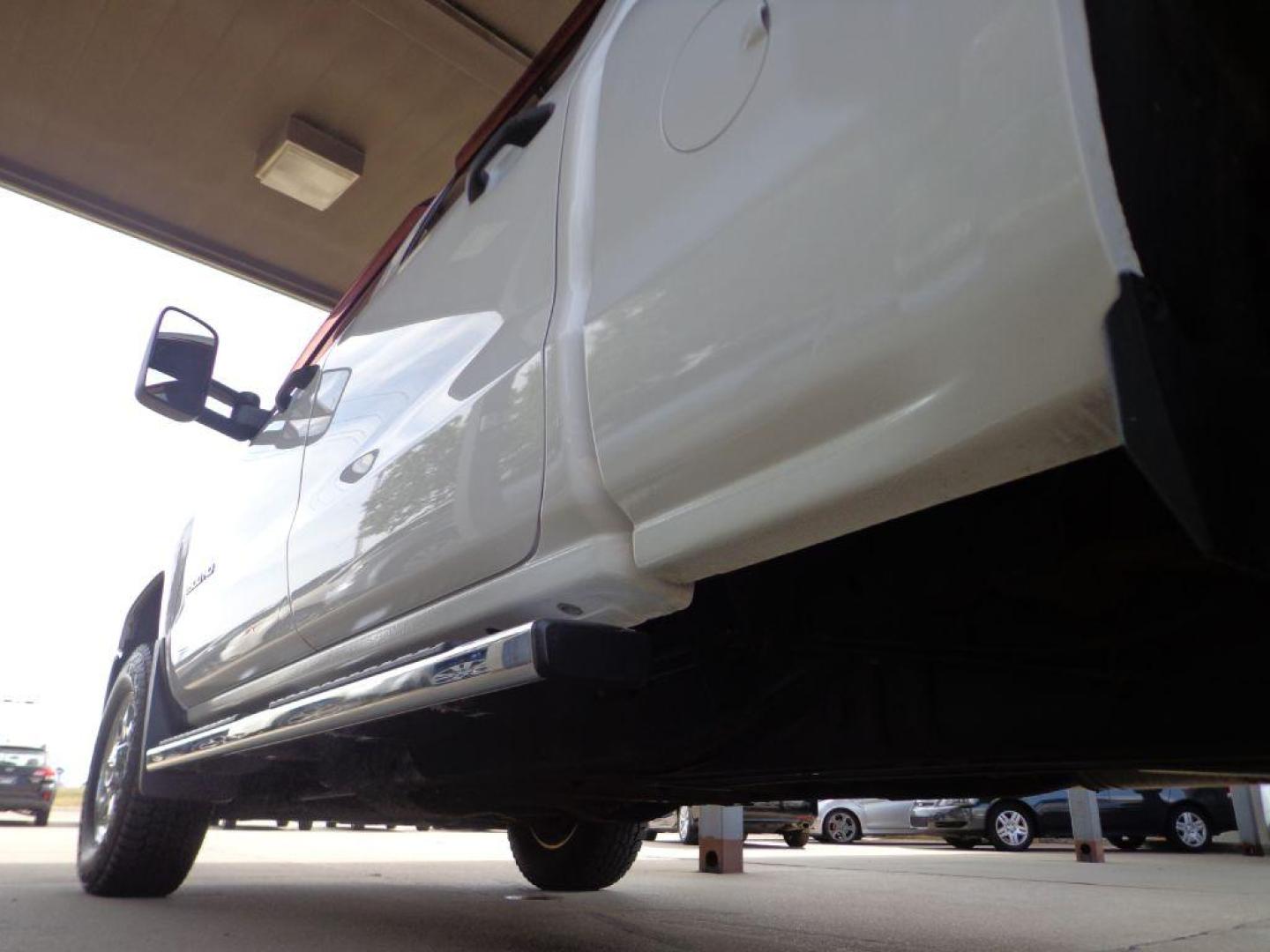 2015 WHITE CHEVROLET SILVERADO 2500 HEAVY DUTY LT (1GC1KVEGXFF) with an 6.0L engine, Automatic transmission, located at 6610 L St., Omaha, NE, 68117, (402) 731-7800, 41.212872, -96.014702 - THIS VEHICLE HAS A CLEAN TITLE WITH A FREE CARFAX PROVIDED! 1-OWNER, CLEAN CARFAX, LOW MILEAGE WITH NEW TIRES! *****We have found that most customers do the majority of their shopping online before visiting a dealership. For this reason we feel it necessary to have a competitive price on our use - Photo#13