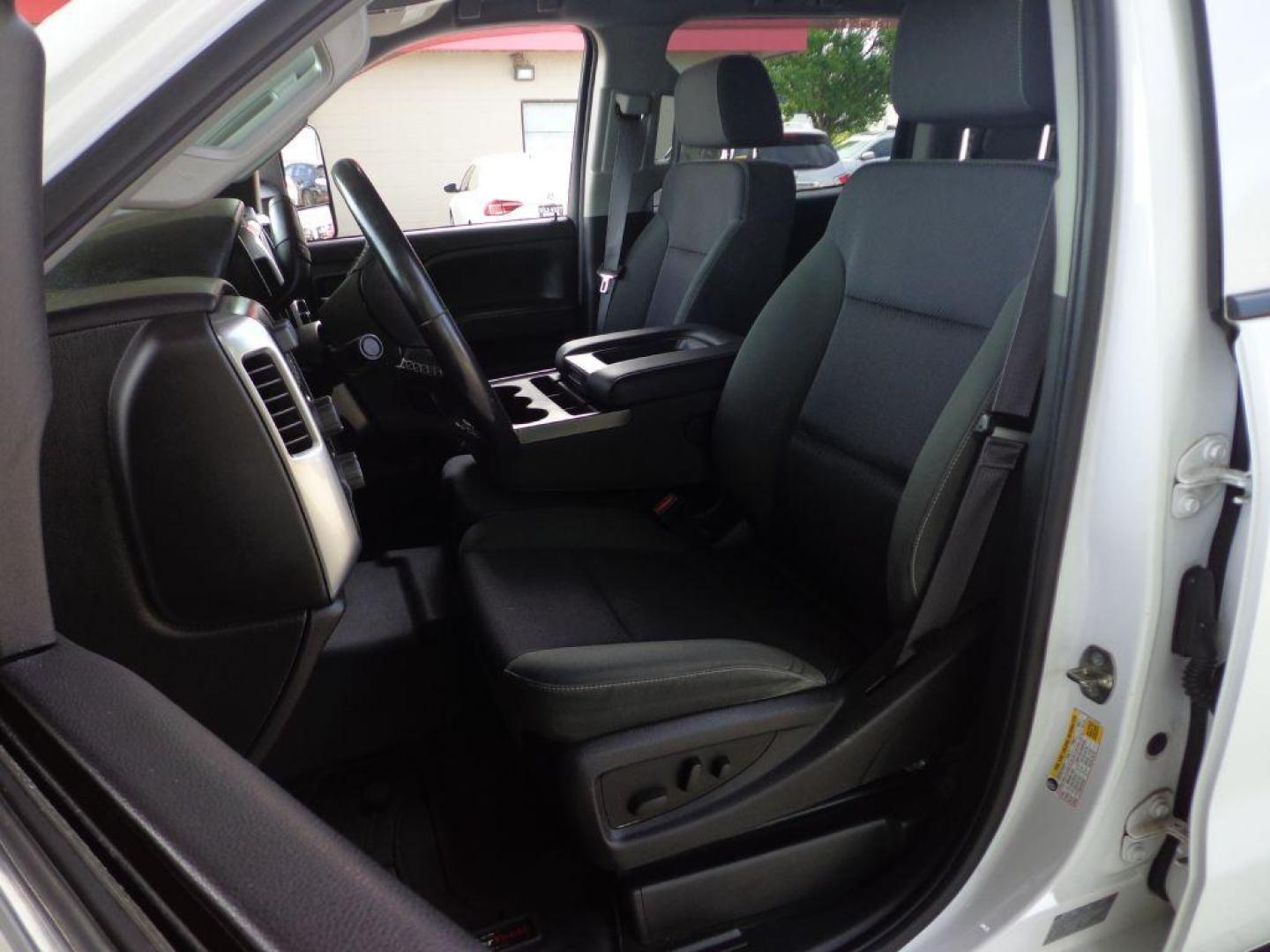 2015 WHITE CHEVROLET SILVERADO 2500 HEAVY DUTY LT (1GC1KVEGXFF) with an 6.0L engine, Automatic transmission, located at 6610 L St., Omaha, NE, 68117, (402) 731-7800, 41.212872, -96.014702 - THIS VEHICLE HAS A CLEAN TITLE WITH A FREE CARFAX PROVIDED! 1-OWNER, CLEAN CARFAX, LOW MILEAGE WITH NEW TIRES! *****We have found that most customers do the majority of their shopping online before visiting a dealership. For this reason we feel it necessary to have a competitive price on our use - Photo#16