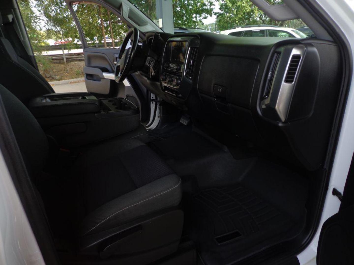 2015 WHITE CHEVROLET SILVERADO 2500 HEAVY DUTY LT (1GC1KVEGXFF) with an 6.0L engine, Automatic transmission, located at 6610 L St., Omaha, NE, 68117, (402) 731-7800, 41.212872, -96.014702 - THIS VEHICLE HAS A CLEAN TITLE WITH A FREE CARFAX PROVIDED! 1-OWNER, CLEAN CARFAX, LOW MILEAGE WITH NEW TIRES! *****We have found that most customers do the majority of their shopping online before visiting a dealership. For this reason we feel it necessary to have a competitive price on our use - Photo#20