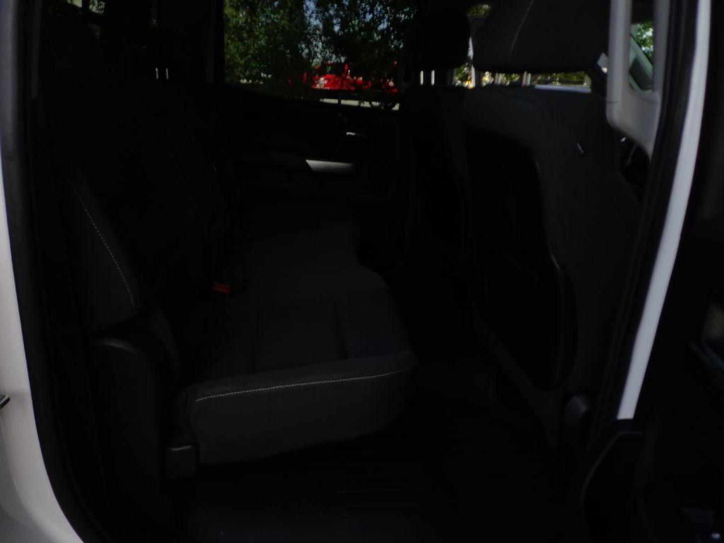 2015 WHITE CHEVROLET SILVERADO 2500 HEAVY DUTY LT (1GC1KVEGXFF) with an 6.0L engine, Automatic transmission, located at 6610 L St., Omaha, NE, 68117, (402) 731-7800, 41.212872, -96.014702 - THIS VEHICLE HAS A CLEAN TITLE WITH A FREE CARFAX PROVIDED! 1-OWNER, CLEAN CARFAX, LOW MILEAGE WITH NEW TIRES! *****We have found that most customers do the majority of their shopping online before visiting a dealership. For this reason we feel it necessary to have a competitive price on our use - Photo#21