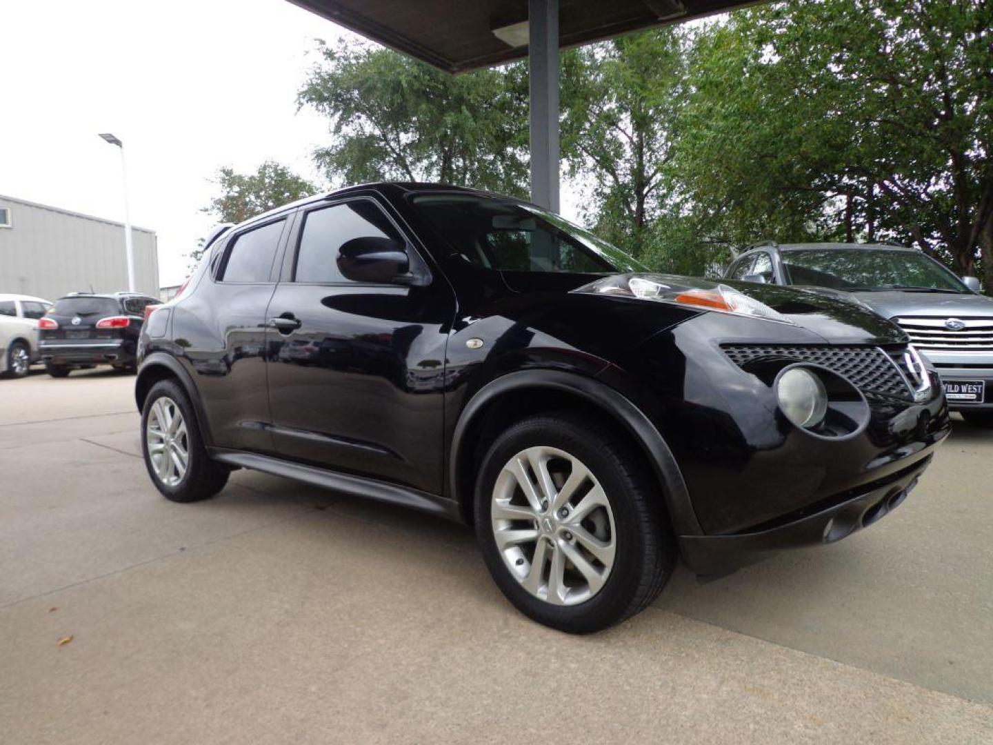 2013 BLACK NISSAN JUKE SL (JN8AF5MV8DT) with an 1.6L engine, Continuously Variable transmission, located at 6610 L St., Omaha, NE, 68117, (402) 731-7800, 41.212872, -96.014702 - THIS VEHICLE HAS A CLEAN TITLE WITH A FREE CARFAX PROVIDED! 1-OWNER, CLEAN CARFAX, LOW MILEAGE, AWD, HEATED SEATS, SUNROOF, NAV, BACKUP CAM, PREMIUM AUDIO AND NEWER TIRES! *****We have found that most customers do the majority of their shopping online before visiting a dealership. For this reaso - Photo#2