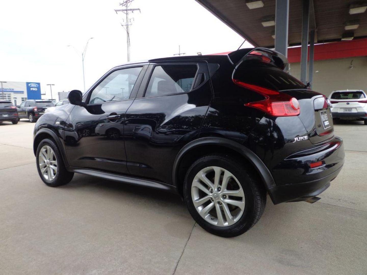 2013 BLACK NISSAN JUKE SL (JN8AF5MV8DT) with an 1.6L engine, Continuously Variable transmission, located at 6610 L St., Omaha, NE, 68117, (402) 731-7800, 41.212872, -96.014702 - THIS VEHICLE HAS A CLEAN TITLE WITH A FREE CARFAX PROVIDED! 1-OWNER, CLEAN CARFAX, LOW MILEAGE, AWD, HEATED SEATS, SUNROOF, NAV, BACKUP CAM, PREMIUM AUDIO AND NEWER TIRES! *****We have found that most customers do the majority of their shopping online before visiting a dealership. For this reaso - Photo#5
