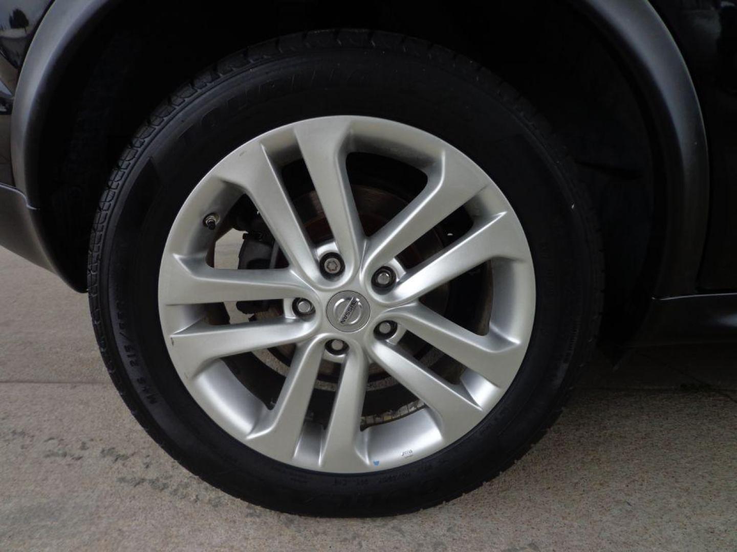 2013 BLACK NISSAN JUKE SL (JN8AF5MV8DT) with an 1.6L engine, Continuously Variable transmission, located at 6610 L St., Omaha, NE, 68117, (402) 731-7800, 41.212872, -96.014702 - THIS VEHICLE HAS A CLEAN TITLE WITH A FREE CARFAX PROVIDED! 1-OWNER, CLEAN CARFAX, LOW MILEAGE, AWD, HEATED SEATS, SUNROOF, NAV, BACKUP CAM, PREMIUM AUDIO AND NEWER TIRES! *****We have found that most customers do the majority of their shopping online before visiting a dealership. For this reaso - Photo#9