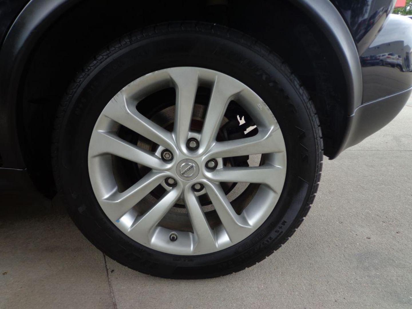 2013 BLACK NISSAN JUKE SL (JN8AF5MV8DT) with an 1.6L engine, Continuously Variable transmission, located at 6610 L St., Omaha, NE, 68117, (402) 731-7800, 41.212872, -96.014702 - THIS VEHICLE HAS A CLEAN TITLE WITH A FREE CARFAX PROVIDED! 1-OWNER, CLEAN CARFAX, LOW MILEAGE, AWD, HEATED SEATS, SUNROOF, NAV, BACKUP CAM, PREMIUM AUDIO AND NEWER TIRES! *****We have found that most customers do the majority of their shopping online before visiting a dealership. For this reaso - Photo#10
