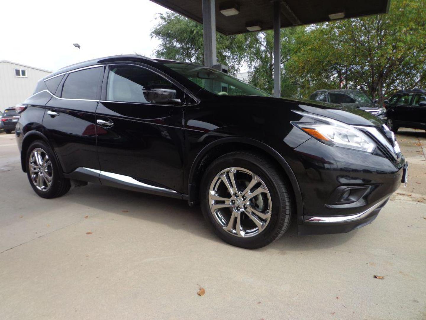 2017 BLACK NISSAN MURANO SL (5N1AZ2MH5HN) with an 3.5L engine, Continuously Variable transmission, located at 6610 L St., Omaha, NE, 68117, (402) 731-7800, 41.212872, -96.014702 - Photo#2