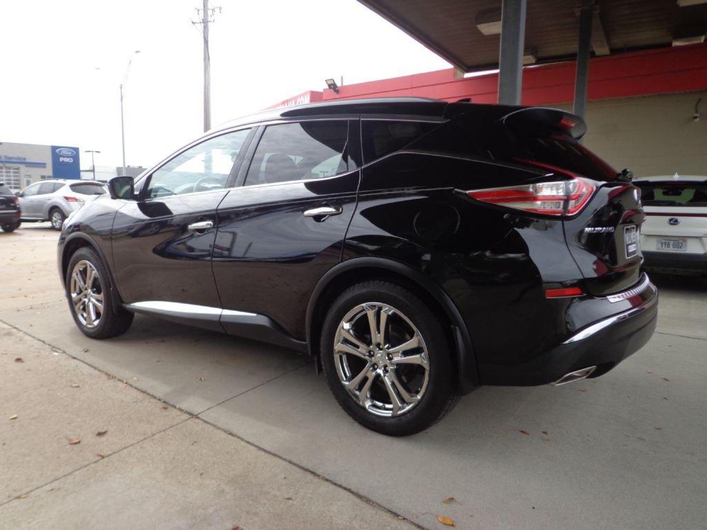 2017 BLACK NISSAN MURANO SL (5N1AZ2MH5HN) with an 3.5L engine, Continuously Variable transmission, located at 6610 L St., Omaha, NE, 68117, (402) 731-7800, 41.212872, -96.014702 - Photo#5