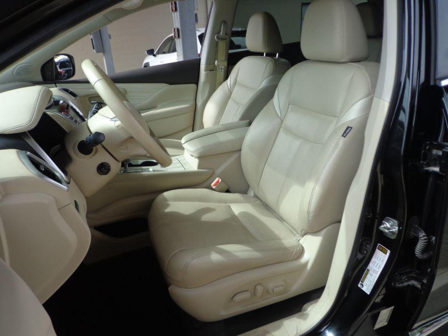 2017 BLACK NISSAN MURANO SL (5N1AZ2MH5HN) with an 3.5L engine, Continuously Variable transmission, located at 6610 L St., Omaha, NE, 68117, (402) 731-7800, 41.212872, -96.014702 - Photo#13