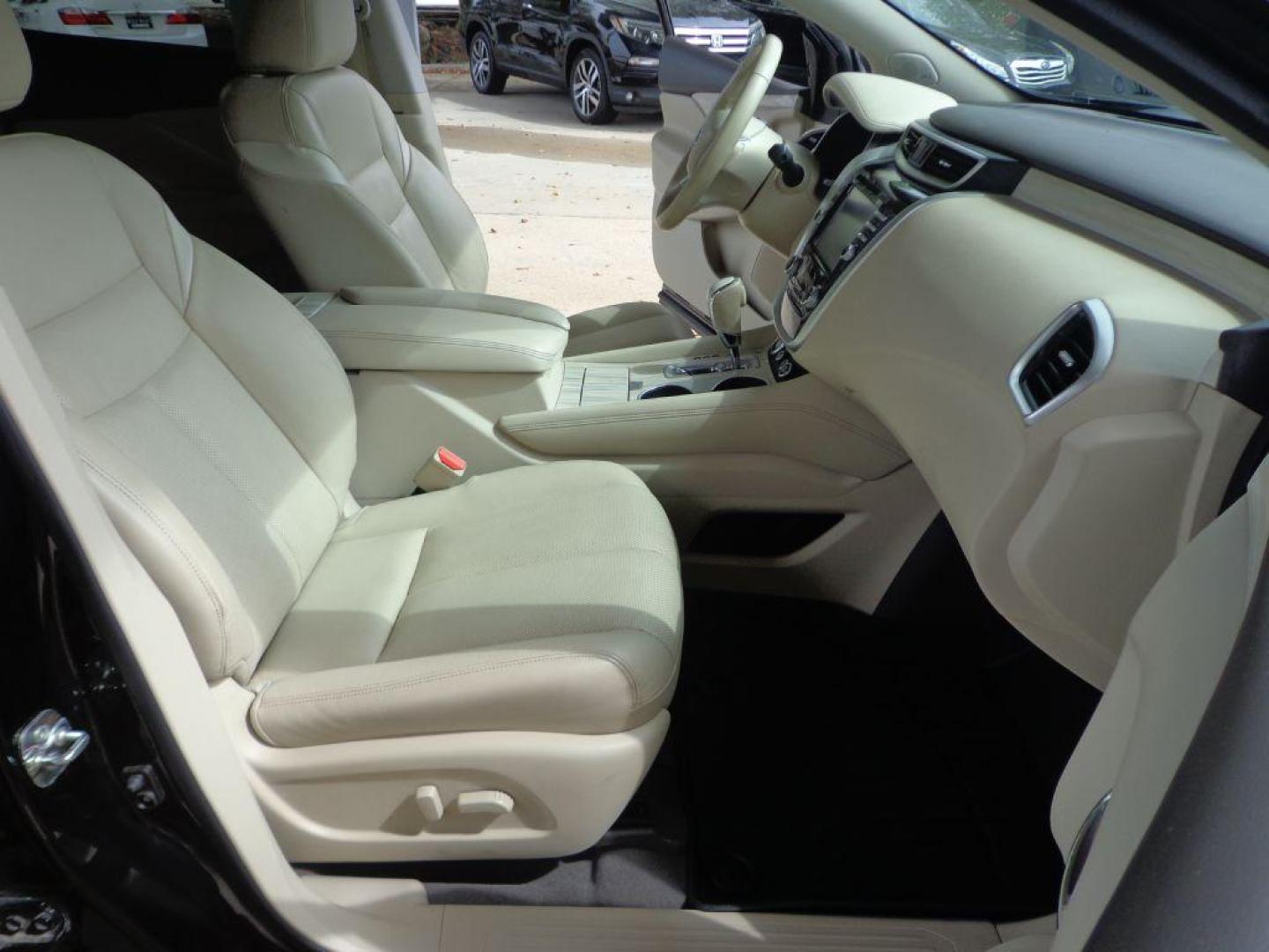 2017 BLACK NISSAN MURANO SL (5N1AZ2MH5HN) with an 3.5L engine, Continuously Variable transmission, located at 6610 L St., Omaha, NE, 68117, (402) 731-7800, 41.212872, -96.014702 - Photo#15