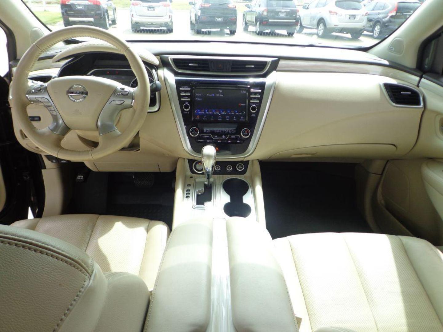 2017 BLACK NISSAN MURANO SL (5N1AZ2MH5HN) with an 3.5L engine, Continuously Variable transmission, located at 6610 L St., Omaha, NE, 68117, (402) 731-7800, 41.212872, -96.014702 - Photo#22