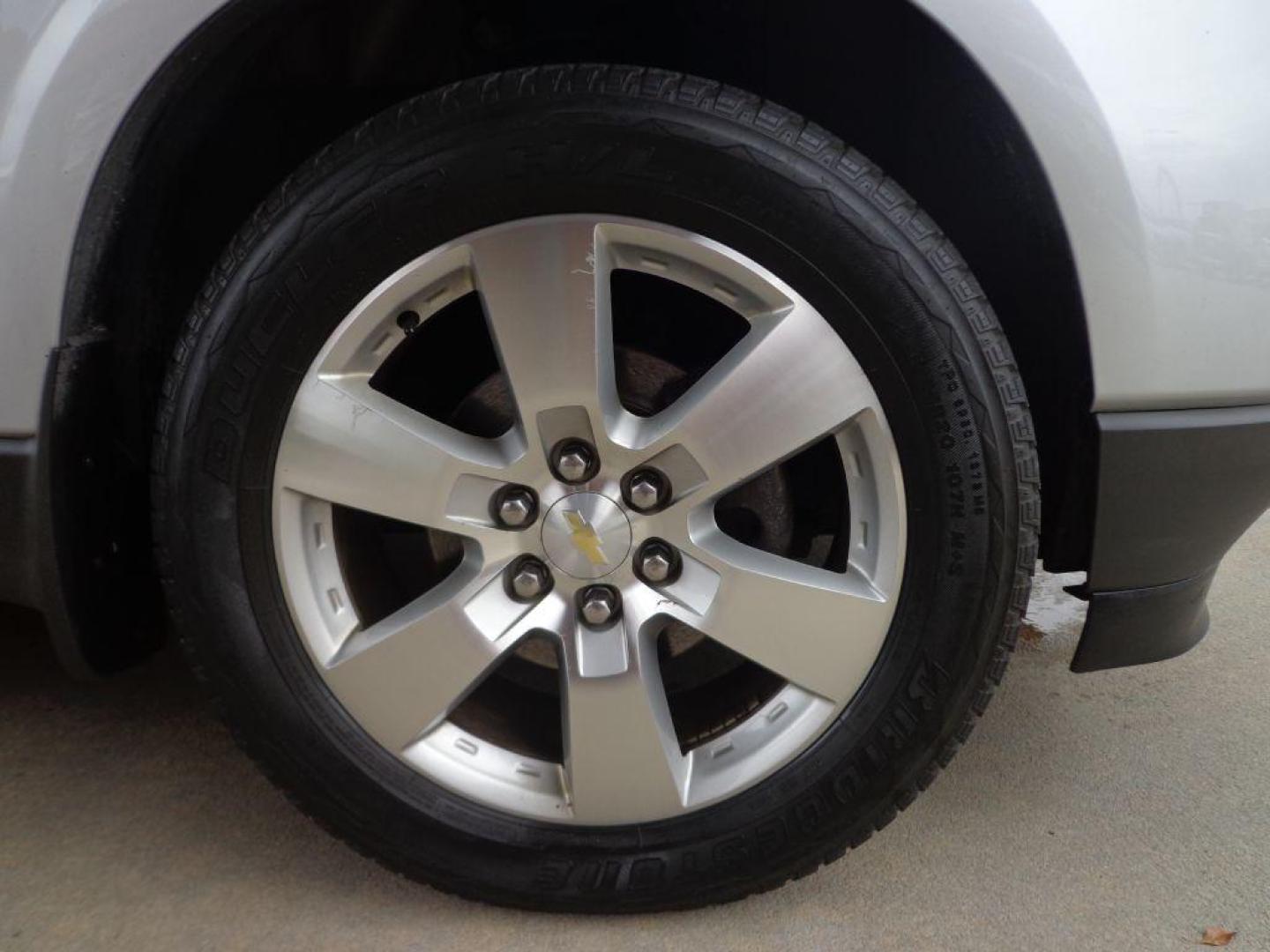 2011 SILVER CHEVROLET TRAVERSE LTZ (1GNKVLEDXBJ) with an 3.6L engine, Automatic transmission, located at 6610 L St., Omaha, NE, 68117, (402) 731-7800, 41.212872, -96.014702 - THIS VEHICLE HAS A CLEAN TITLE WITH A FREE CARFAX PROVIDED! SHARP LTZ WITH LOW MILEAGE, CLEAN CARFAX, SUNROOF, NAV, REAR ENTERTAINMENT, HEATED/COOLED FRONT SEATS, 2ND ROW CAPTAIN CHAIRS AND MUCH MORE! *****We have found that most customers do the majority of their shopping online before visiti - Photo#7