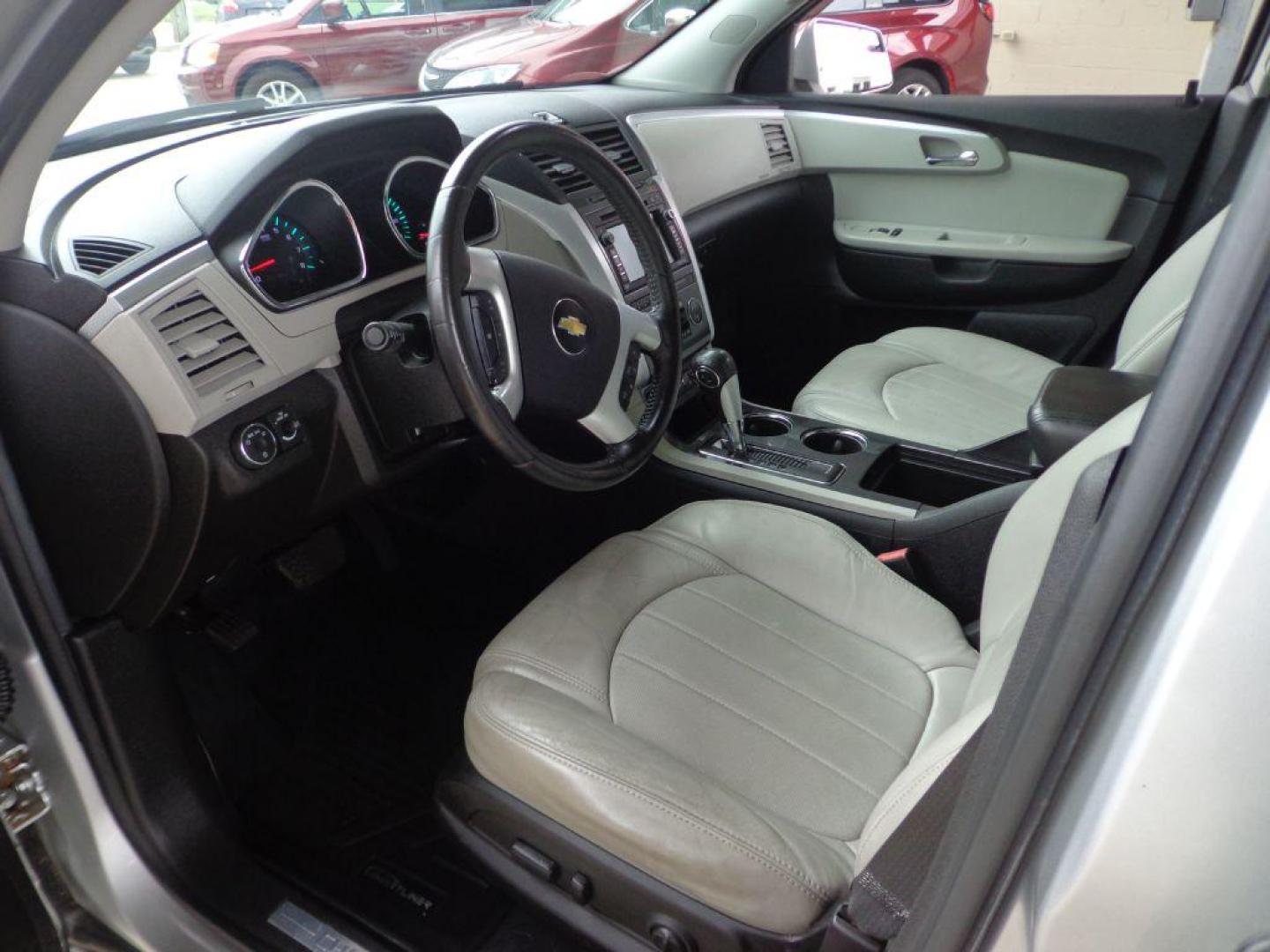 2011 SILVER CHEVROLET TRAVERSE LTZ (1GNKVLEDXBJ) with an 3.6L engine, Automatic transmission, located at 6610 L St., Omaha, NE, 68117, (402) 731-7800, 41.212872, -96.014702 - THIS VEHICLE HAS A CLEAN TITLE WITH A FREE CARFAX PROVIDED! SHARP LTZ WITH LOW MILEAGE, CLEAN CARFAX, SUNROOF, NAV, REAR ENTERTAINMENT, HEATED/COOLED FRONT SEATS, 2ND ROW CAPTAIN CHAIRS AND MUCH MORE! *****We have found that most customers do the majority of their shopping online before visiti - Photo#13