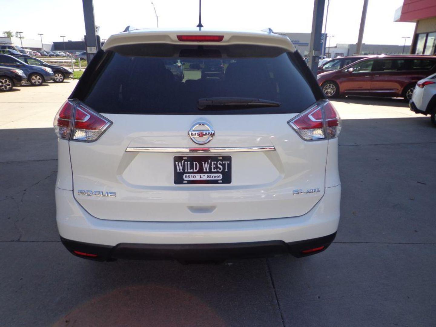 2015 WHITE NISSAN ROGUE SL (5N1AT2MV4FC) with an 2.5L engine, Continuously Variable transmission, located at 6610 L St., Omaha, NE, 68117, (402) 731-7800, 41.212872, -96.014702 - THIS VEHICLE HAS A CLEAN TITLE WITH A FREE CARFAX PROVIDED! 1-OWNER, CLEAN CARFAX, LOW MILEAGE, PANORAMIC ROOF, LED HEADLIGHTS, NAV, BLIND SPOT MONITORING, LANE DEPARTURE WARNING, FRONT COLISION WARNING, MOVING OBJECT DETECTION AND NEWER TIRES! *****We have found that most customers do the m - Photo#4