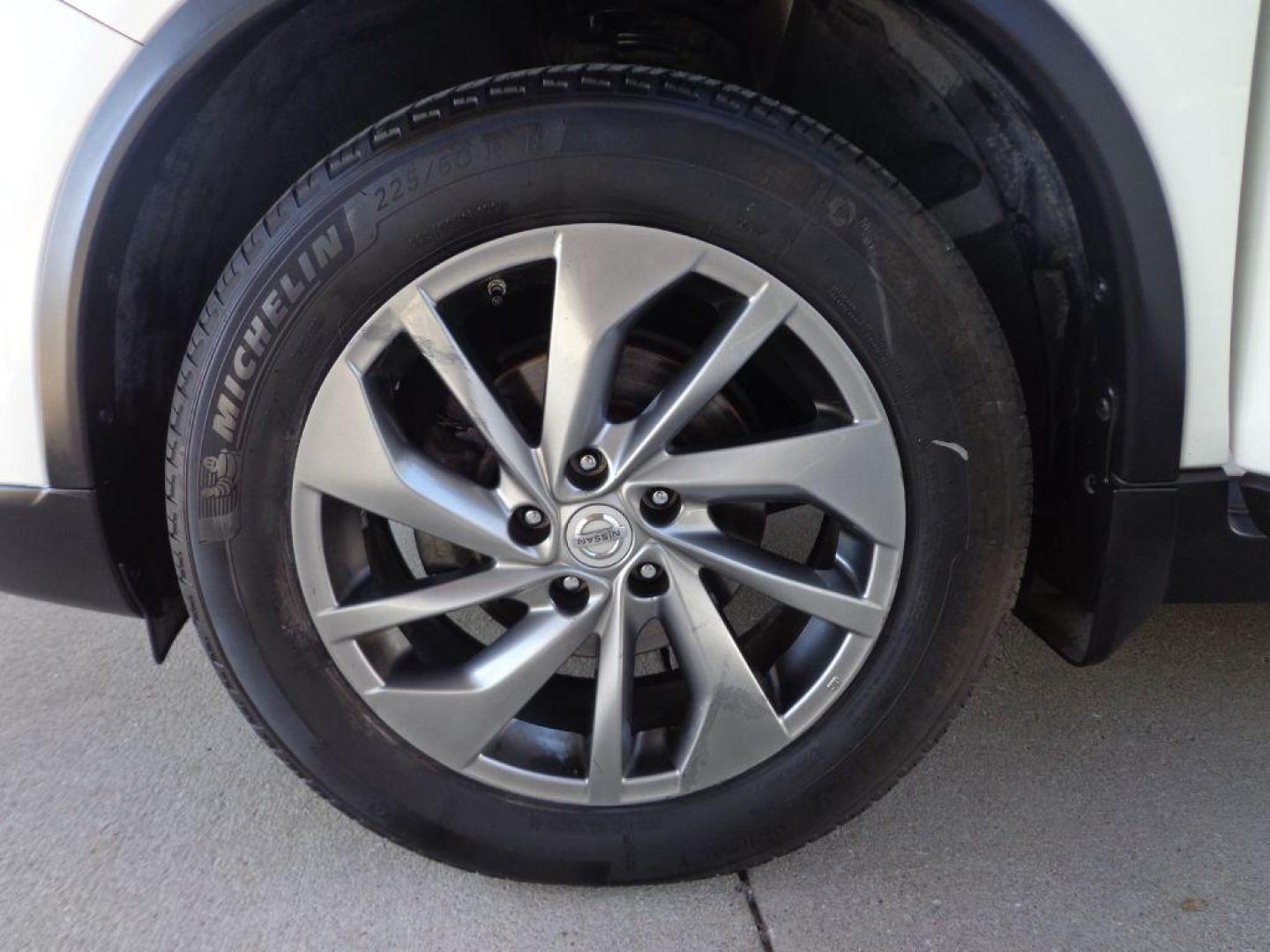 2015 WHITE NISSAN ROGUE SL (5N1AT2MV4FC) with an 2.5L engine, Continuously Variable transmission, located at 6610 L St., Omaha, NE, 68117, (402) 731-7800, 41.212872, -96.014702 - THIS VEHICLE HAS A CLEAN TITLE WITH A FREE CARFAX PROVIDED! 1-OWNER, CLEAN CARFAX, LOW MILEAGE, PANORAMIC ROOF, LED HEADLIGHTS, NAV, BLIND SPOT MONITORING, LANE DEPARTURE WARNING, FRONT COLISION WARNING, MOVING OBJECT DETECTION AND NEWER TIRES! *****We have found that most customers do the m - Photo#7