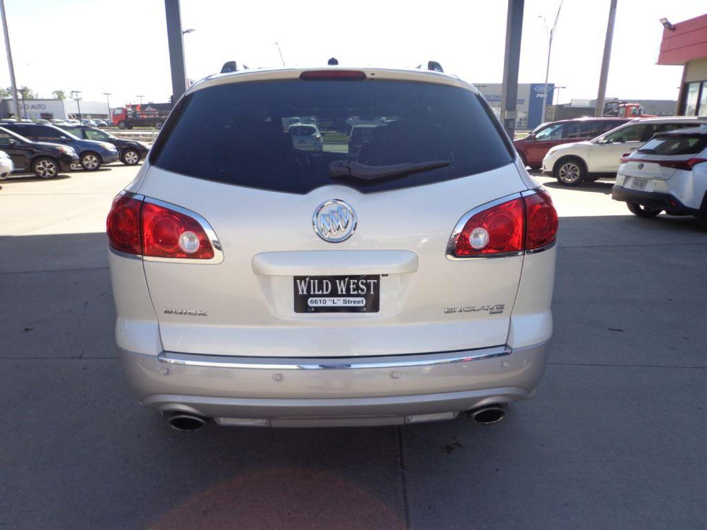 2012 WHITE BUICK ENCLAVE PREMIUM (5GAKVDED0CJ) with an 3.6L engine, Automatic transmission, located at 6610 L St., Omaha, NE, 68117, (402) 731-7800, 41.212872, -96.014702 - THIS VEHICLE HAS A CLEAN TITLE WITH A FREE CARFAX PROVIDED! 2-OWNER, CLEAN CARFAX, LOW MILEAGE, LOADED WITH ALL OPTIONS AND NEWER TIRES! *****We have found that most customers do the majority of their shopping online before visiting a dealership. For this reason we feel it necessary to have a co - Photo#4