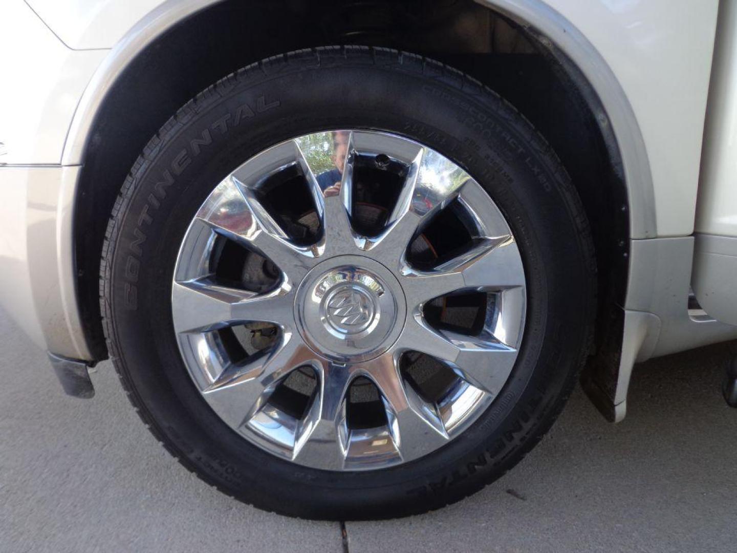 2012 WHITE BUICK ENCLAVE PREMIUM (5GAKVDED0CJ) with an 3.6L engine, Automatic transmission, located at 6610 L St., Omaha, NE, 68117, (402) 731-7800, 41.212872, -96.014702 - THIS VEHICLE HAS A CLEAN TITLE WITH A FREE CARFAX PROVIDED! 2-OWNER, CLEAN CARFAX, LOW MILEAGE, LOADED WITH ALL OPTIONS AND NEWER TIRES! *****We have found that most customers do the majority of their shopping online before visiting a dealership. For this reason we feel it necessary to have a co - Photo#7