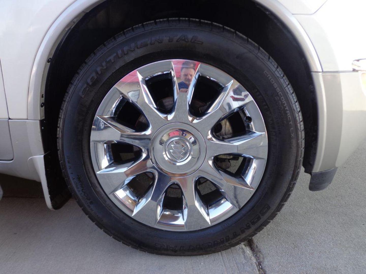 2012 WHITE BUICK ENCLAVE PREMIUM (5GAKVDED0CJ) with an 3.6L engine, Automatic transmission, located at 6610 L St., Omaha, NE, 68117, (402) 731-7800, 41.212872, -96.014702 - THIS VEHICLE HAS A CLEAN TITLE WITH A FREE CARFAX PROVIDED! 2-OWNER, CLEAN CARFAX, LOW MILEAGE, LOADED WITH ALL OPTIONS AND NEWER TIRES! *****We have found that most customers do the majority of their shopping online before visiting a dealership. For this reason we feel it necessary to have a co - Photo#8