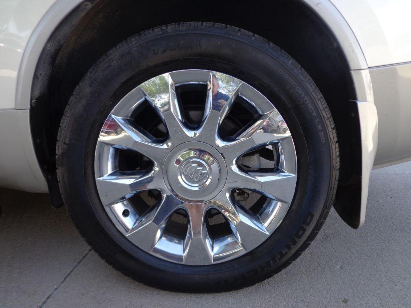 2012 WHITE BUICK ENCLAVE PREMIUM (5GAKVDED0CJ) with an 3.6L engine, Automatic transmission, located at 6610 L St., Omaha, NE, 68117, (402) 731-7800, 41.212872, -96.014702 - THIS VEHICLE HAS A CLEAN TITLE WITH A FREE CARFAX PROVIDED! 2-OWNER, CLEAN CARFAX, LOW MILEAGE, LOADED WITH ALL OPTIONS AND NEWER TIRES! *****We have found that most customers do the majority of their shopping online before visiting a dealership. For this reason we feel it necessary to have a co - Photo#10
