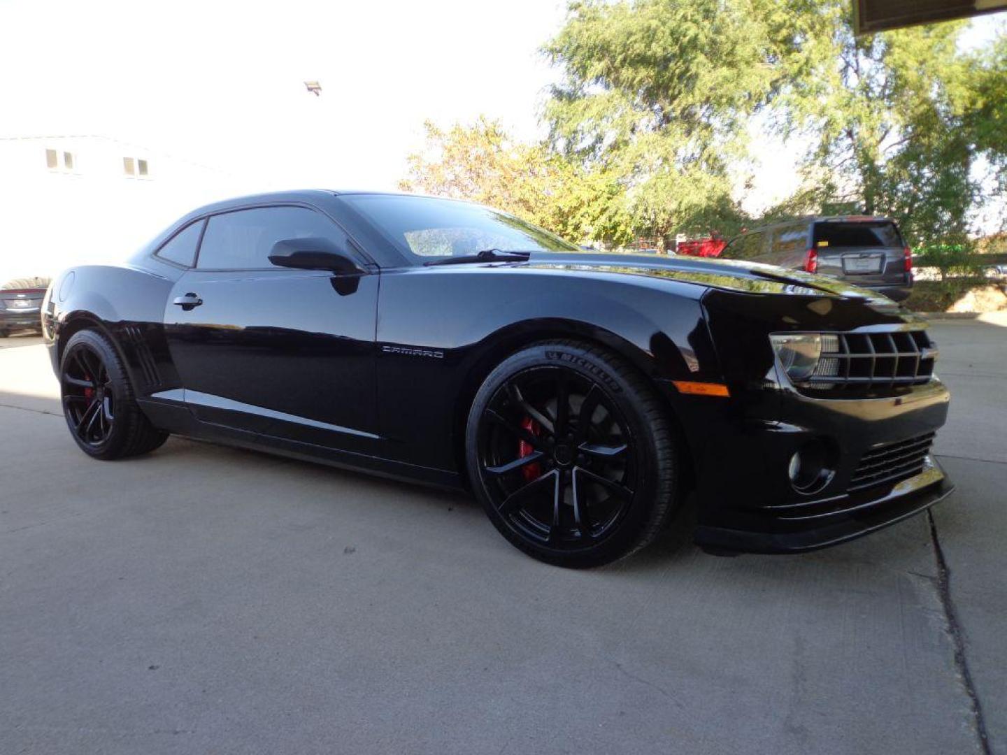 2013 BLACK CHEVROLET CAMARO 2SS (2G1FT1EW7D9) with an 6.2L engine, 6-Speed Manual transmission, located at 6610 L St., Omaha, NE, 68117, (402) 731-7800, 41.212872, -96.014702 - Photo#2