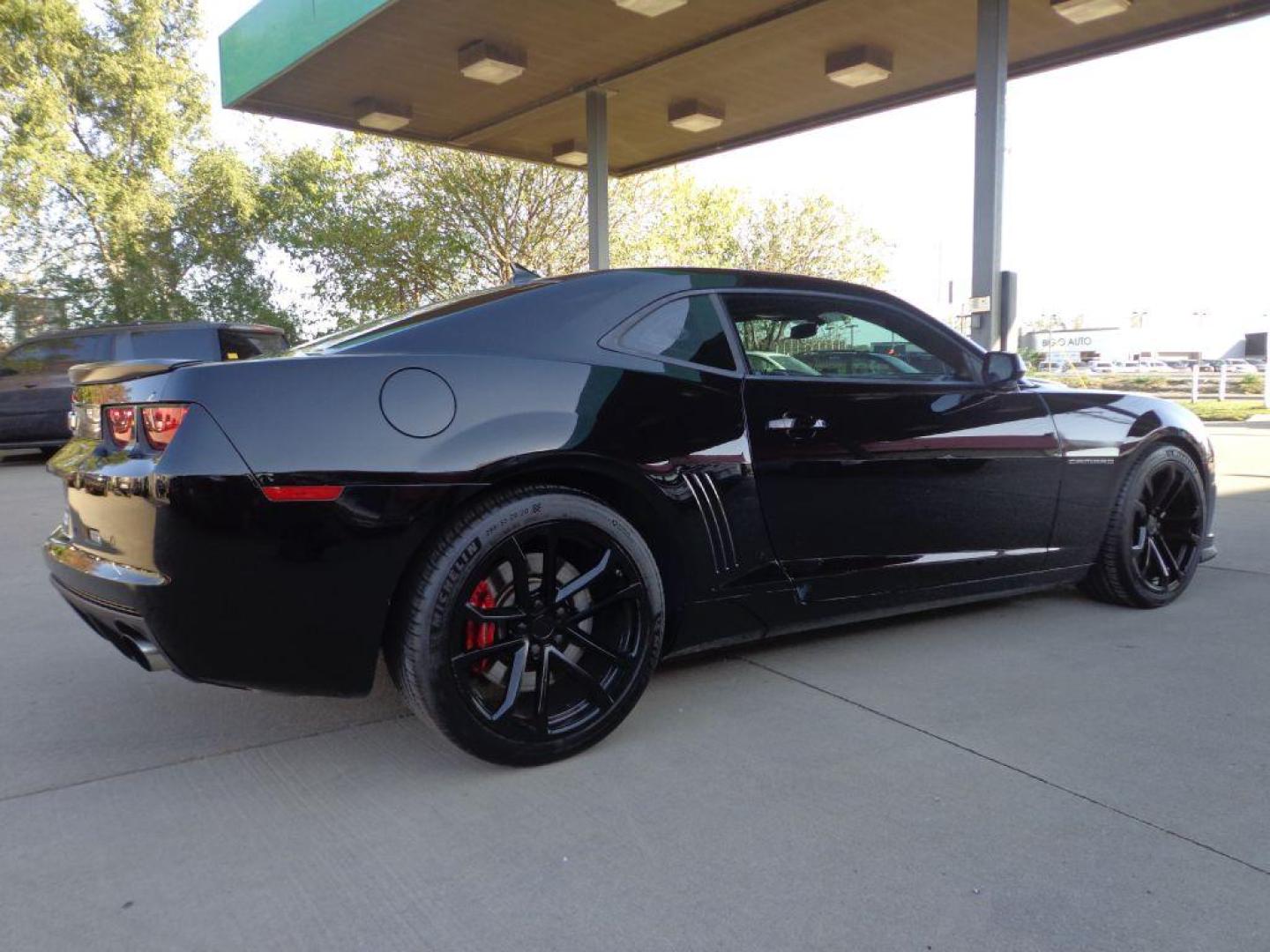 2013 BLACK CHEVROLET CAMARO 2SS (2G1FT1EW7D9) with an 6.2L engine, 6-Speed Manual transmission, located at 6610 L St., Omaha, NE, 68117, (402) 731-7800, 41.212872, -96.014702 - Photo#3