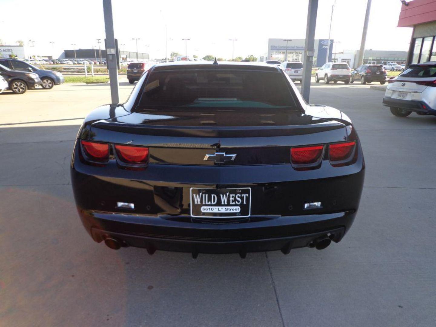 2013 BLACK CHEVROLET CAMARO 2SS (2G1FT1EW7D9) with an 6.2L engine, 6-Speed Manual transmission, located at 6610 L St., Omaha, NE, 68117, (402) 731-7800, 41.212872, -96.014702 - Photo#4