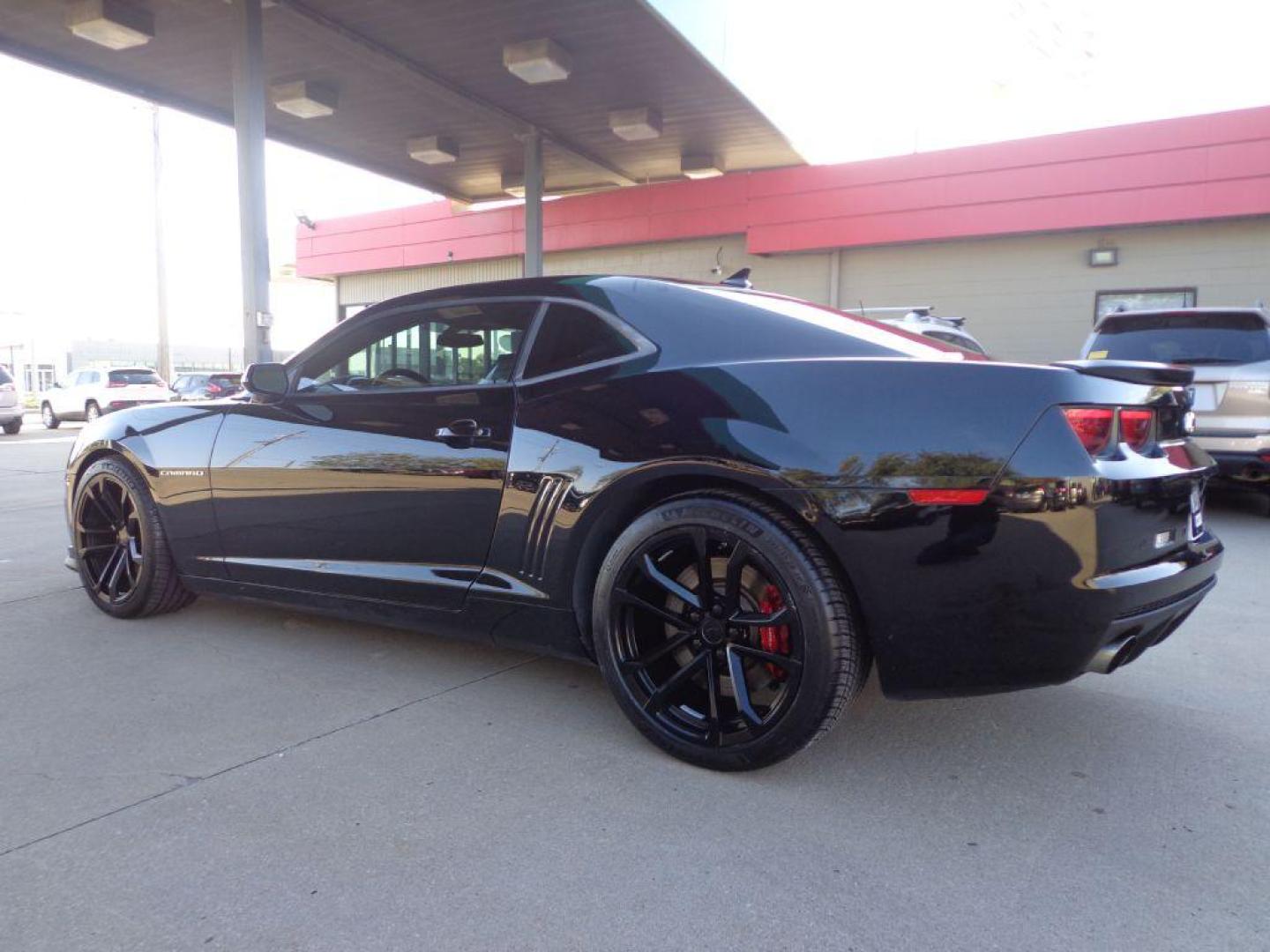 2013 BLACK CHEVROLET CAMARO 2SS (2G1FT1EW7D9) with an 6.2L engine, 6-Speed Manual transmission, located at 6610 L St., Omaha, NE, 68117, (402) 731-7800, 41.212872, -96.014702 - Photo#5