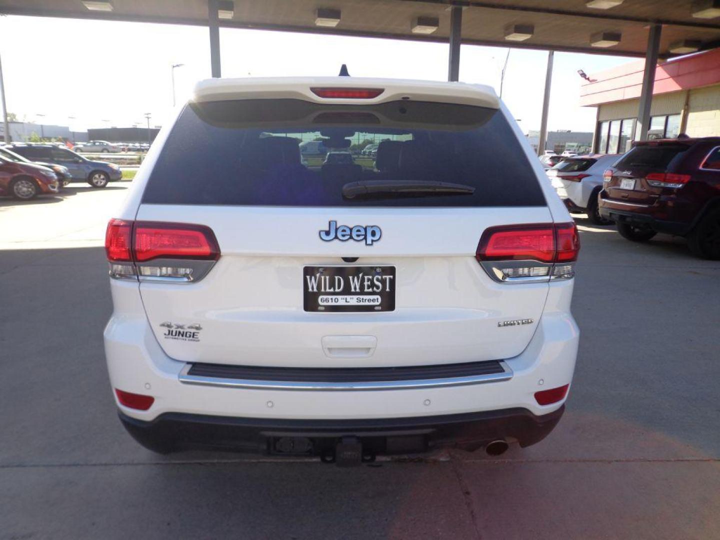 2020 WHITE JEEP GRAND CHEROKEE LIMITED (1C4RJFBG7LC) with an 3.6L engine, Automatic transmission, located at 6610 L St., Omaha, NE, 68117, (402) 731-7800, 41.212872, -96.014702 - THIS VEHICLE HAS A CLEAN TITLE WITH A FREE CARFAX PROVIDED! SHARP 2-OWNER, CLEAN CARFAX, LOW MILEAGE WITH NEWER TIRES! *****We have found that most customers do the majority of their shopping online before visiting a dealership. For this reason we feel it necessary to have a competitive pric - Photo#4