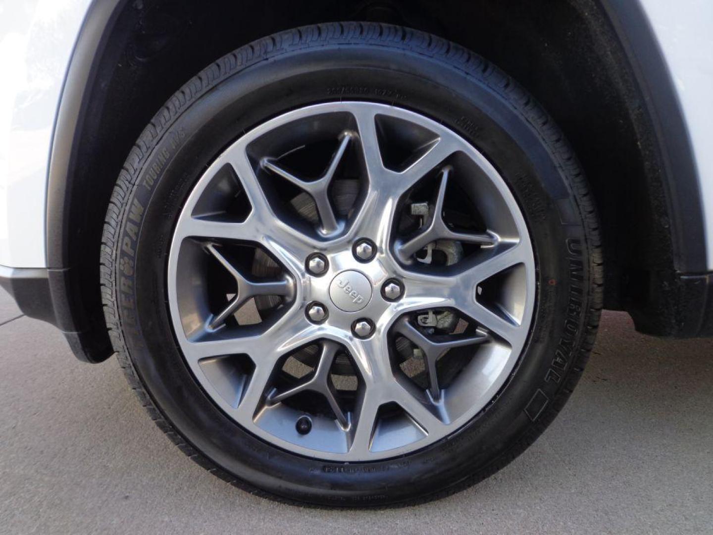 2020 WHITE JEEP GRAND CHEROKEE LIMITED (1C4RJFBG7LC) with an 3.6L engine, Automatic transmission, located at 6610 L St., Omaha, NE, 68117, (402) 731-7800, 41.212872, -96.014702 - THIS VEHICLE HAS A CLEAN TITLE WITH A FREE CARFAX PROVIDED! SHARP 2-OWNER, CLEAN CARFAX, LOW MILEAGE WITH NEWER TIRES! *****We have found that most customers do the majority of their shopping online before visiting a dealership. For this reason we feel it necessary to have a competitive pric - Photo#7