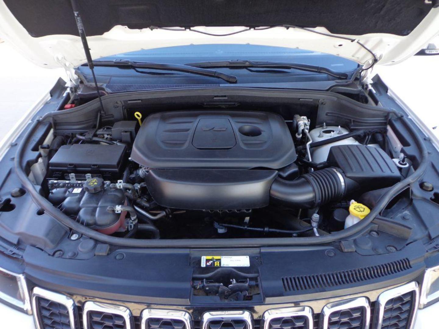 2020 WHITE JEEP GRAND CHEROKEE LIMITED (1C4RJFBG7LC) with an 3.6L engine, Automatic transmission, located at 6610 L St., Omaha, NE, 68117, (402) 731-7800, 41.212872, -96.014702 - THIS VEHICLE HAS A CLEAN TITLE WITH A FREE CARFAX PROVIDED! SHARP 2-OWNER, CLEAN CARFAX, LOW MILEAGE WITH NEWER TIRES! *****We have found that most customers do the majority of their shopping online before visiting a dealership. For this reason we feel it necessary to have a competitive pric - Photo#11