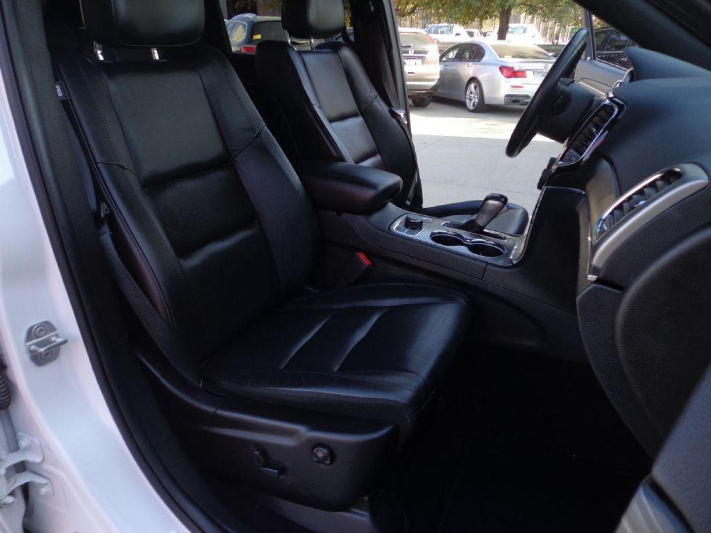 2020 WHITE JEEP GRAND CHEROKEE LIMITED (1C4RJFBG7LC) with an 3.6L engine, Automatic transmission, located at 6610 L St., Omaha, NE, 68117, (402) 731-7800, 41.212872, -96.014702 - THIS VEHICLE HAS A CLEAN TITLE WITH A FREE CARFAX PROVIDED! SHARP 2-OWNER, CLEAN CARFAX, LOW MILEAGE WITH NEWER TIRES! *****We have found that most customers do the majority of their shopping online before visiting a dealership. For this reason we feel it necessary to have a competitive pric - Photo#16