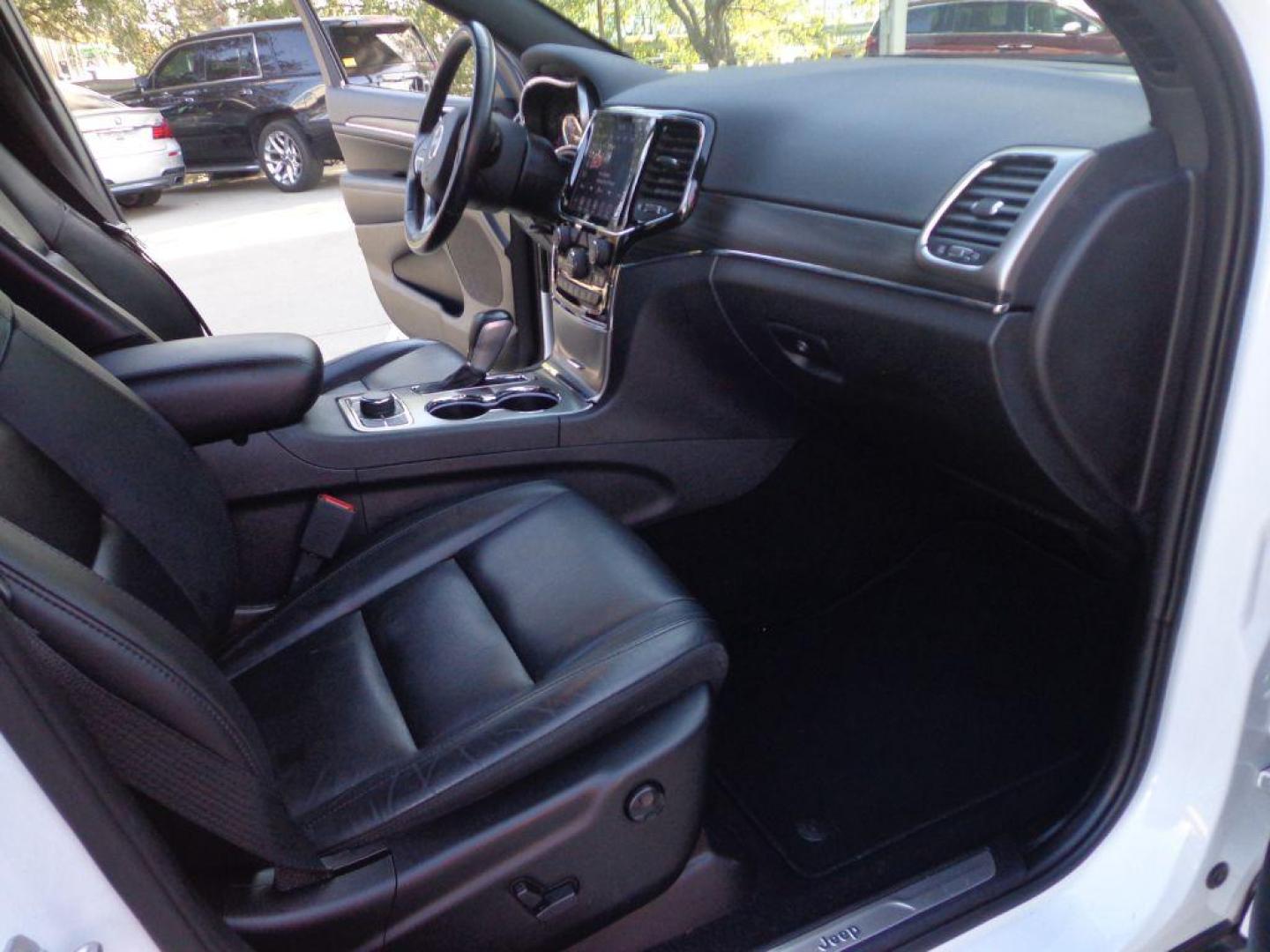 2020 WHITE JEEP GRAND CHEROKEE LIMITED (1C4RJFBG7LC) with an 3.6L engine, Automatic transmission, located at 6610 L St., Omaha, NE, 68117, (402) 731-7800, 41.212872, -96.014702 - THIS VEHICLE HAS A CLEAN TITLE WITH A FREE CARFAX PROVIDED! SHARP 2-OWNER, CLEAN CARFAX, LOW MILEAGE WITH NEWER TIRES! *****We have found that most customers do the majority of their shopping online before visiting a dealership. For this reason we feel it necessary to have a competitive pric - Photo#17