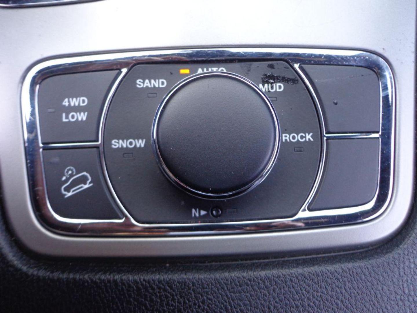 2020 WHITE JEEP GRAND CHEROKEE LIMITED (1C4RJFBG7LC) with an 3.6L engine, Automatic transmission, located at 6610 L St., Omaha, NE, 68117, (402) 731-7800, 41.212872, -96.014702 - THIS VEHICLE HAS A CLEAN TITLE WITH A FREE CARFAX PROVIDED! SHARP 2-OWNER, CLEAN CARFAX, LOW MILEAGE WITH NEWER TIRES! *****We have found that most customers do the majority of their shopping online before visiting a dealership. For this reason we feel it necessary to have a competitive pric - Photo#22