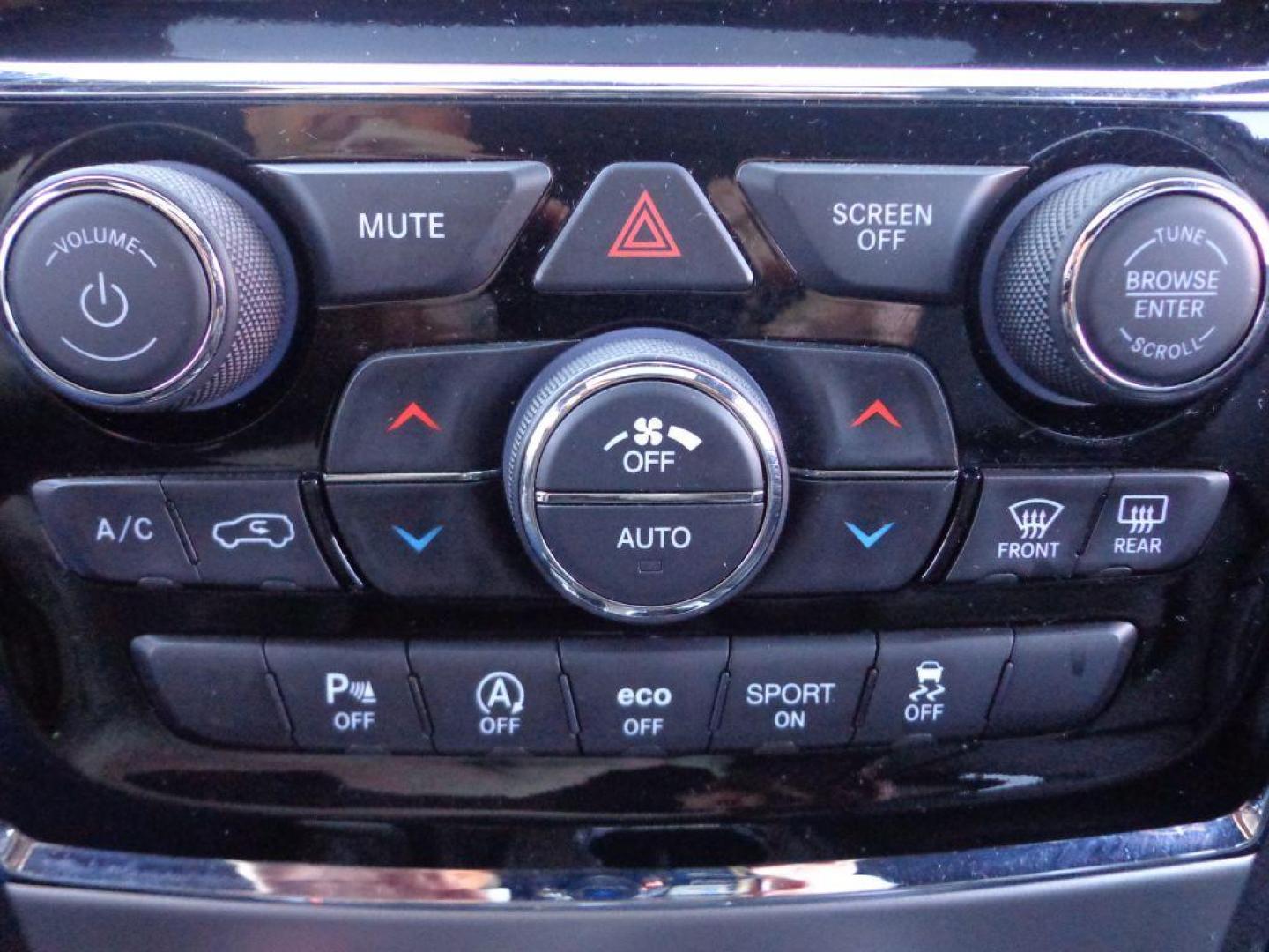 2020 WHITE JEEP GRAND CHEROKEE LIMITED (1C4RJFBG7LC) with an 3.6L engine, Automatic transmission, located at 6610 L St., Omaha, NE, 68117, (402) 731-7800, 41.212872, -96.014702 - THIS VEHICLE HAS A CLEAN TITLE WITH A FREE CARFAX PROVIDED! SHARP 2-OWNER, CLEAN CARFAX, LOW MILEAGE WITH NEWER TIRES! *****We have found that most customers do the majority of their shopping online before visiting a dealership. For this reason we feel it necessary to have a competitive pric - Photo#23