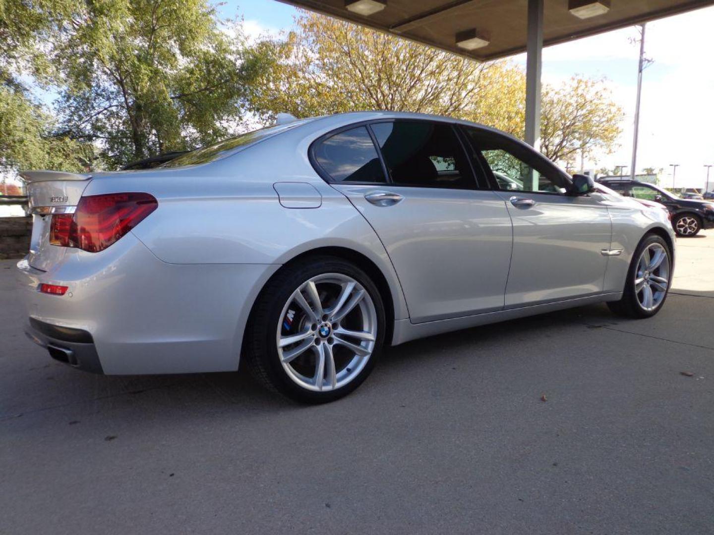 2014 SILVER BMW 750 I (WBAYB6C57ED) with an 4.4L engine, Automatic transmission, located at 6610 L St., Omaha, NE, 68117, (402) 731-7800, 41.212872, -96.014702 - THIS VEHICLE HAS A CLEAN TITLE WITH A FREE CARFAX PROVIDED! FRESH TRADE-IN, M PACKAGE, SERVICED AND INSPECTED, LOADED WITH OPTIONS AND NEWER TIRES! *****We have found that most customers do the majority of their shopping online before visiting a dealership. For this reason we feel it necessary t - Photo#3